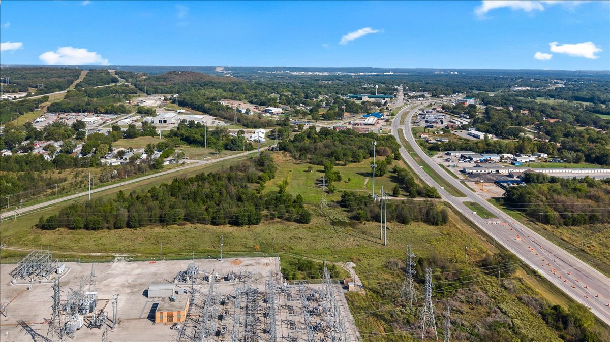 1487 N Highway 66 Highway Property Photo 4