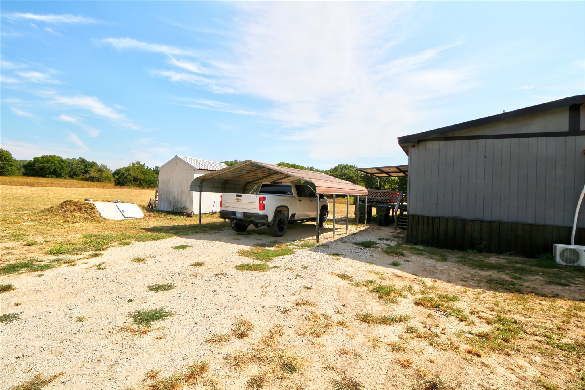 5924 Hummingbird Property Photo 4