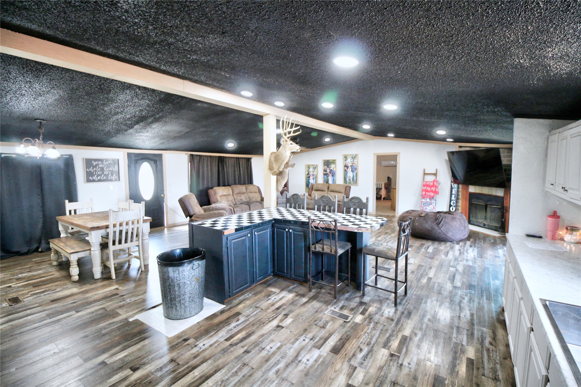5924 Hummingbird Property Photo 8