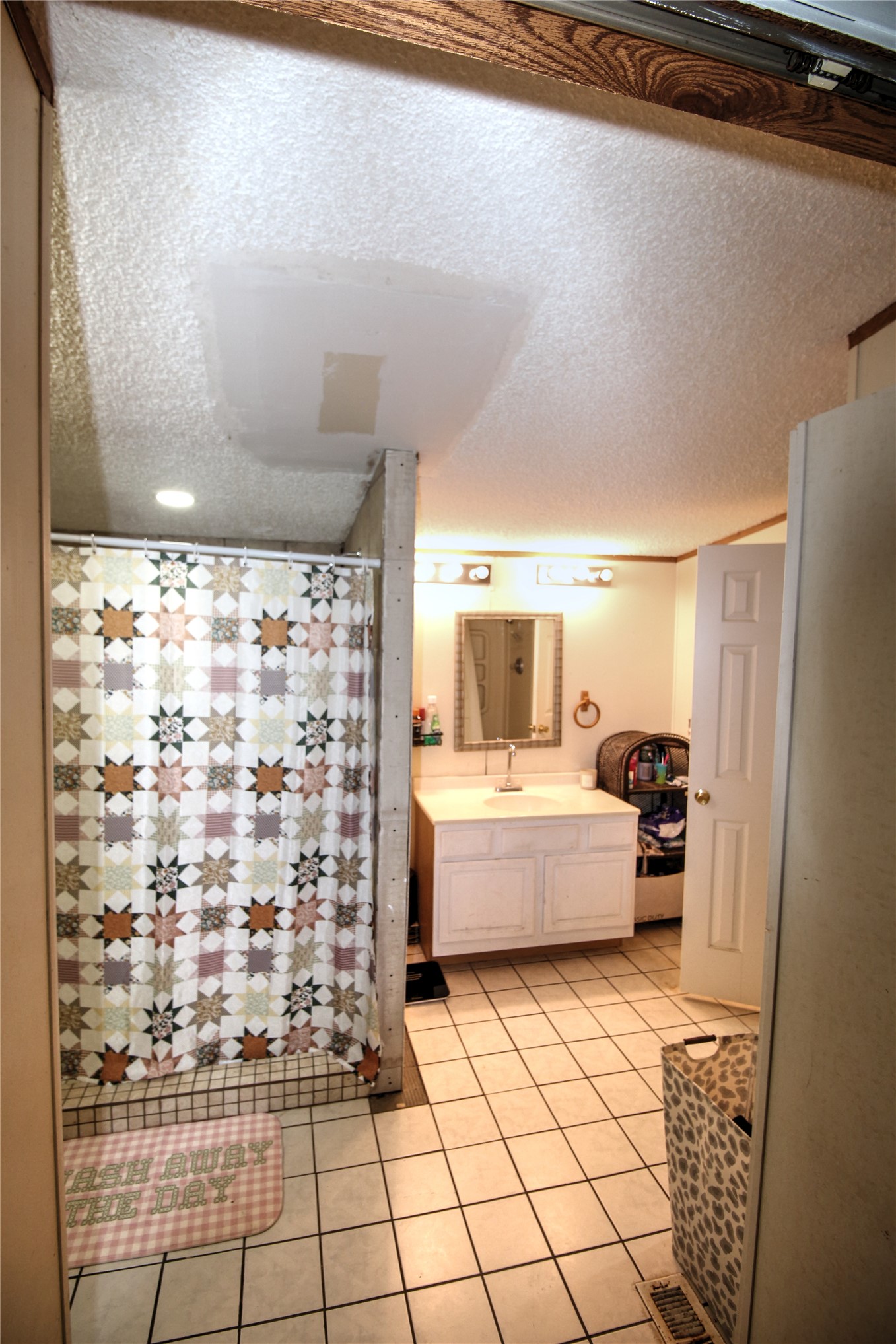 5924 Hummingbird Property Photo 13