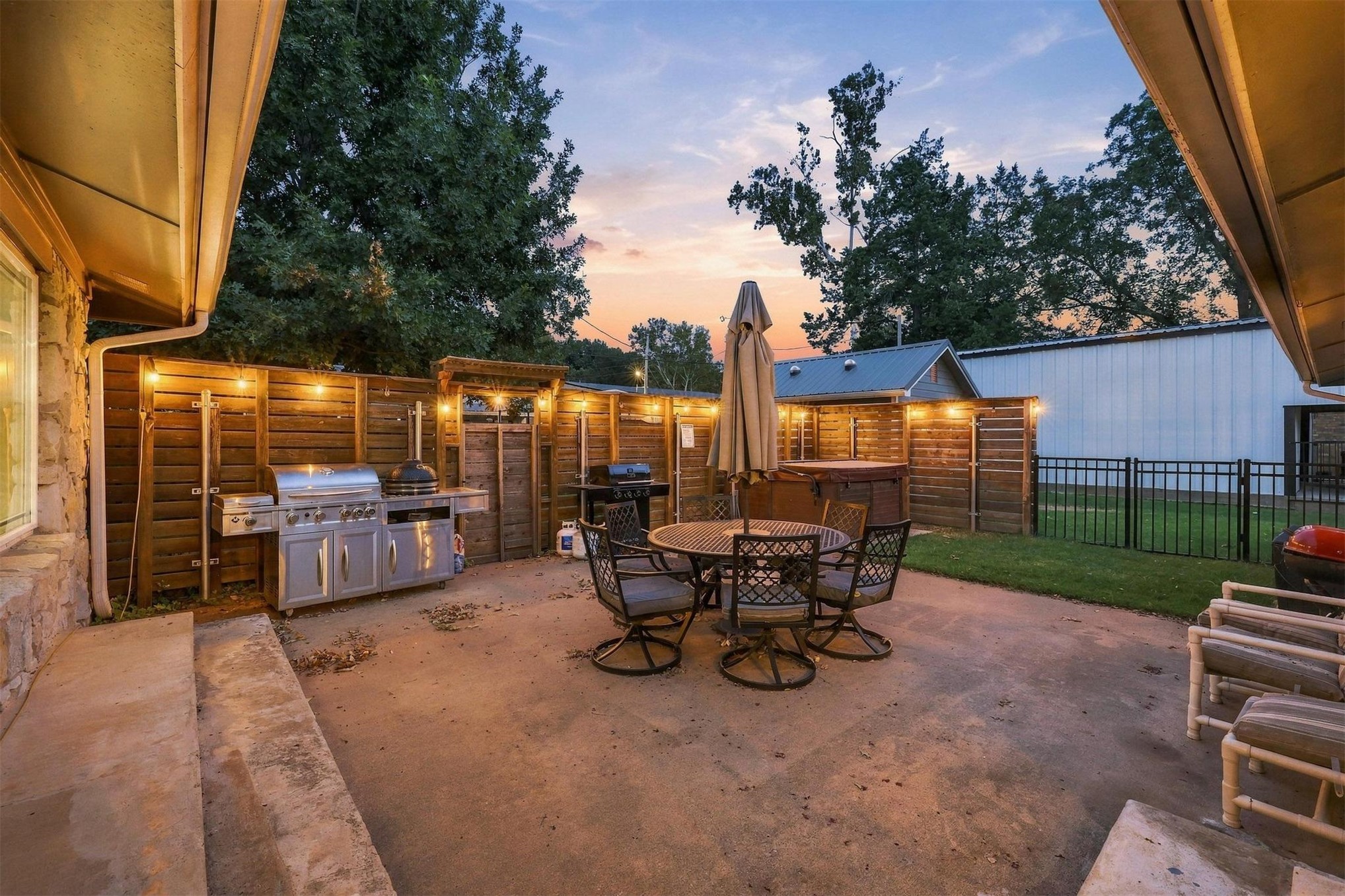 2828 Riverview Road Property Photo 4