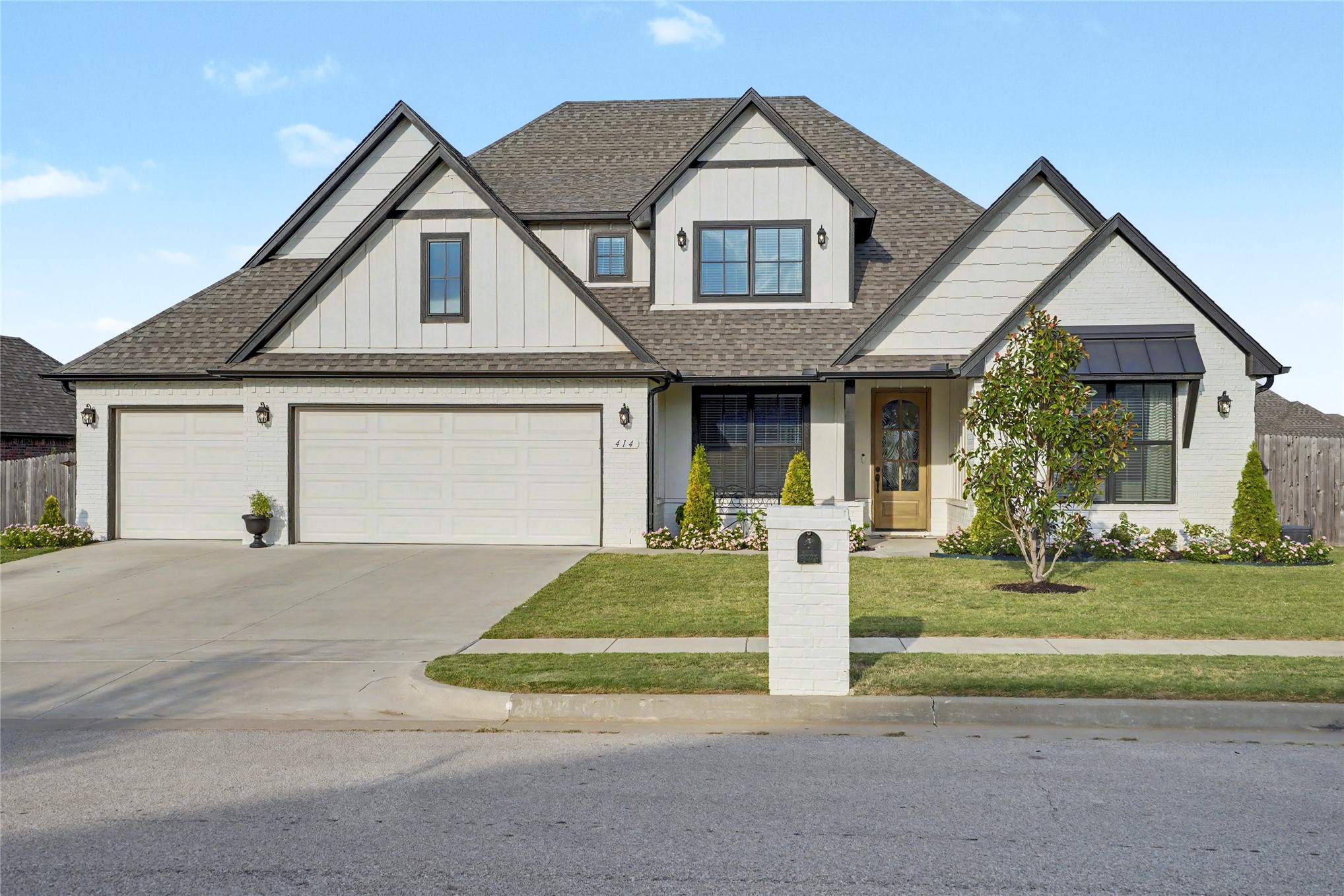 414 N 84th Place Property Photo 1
