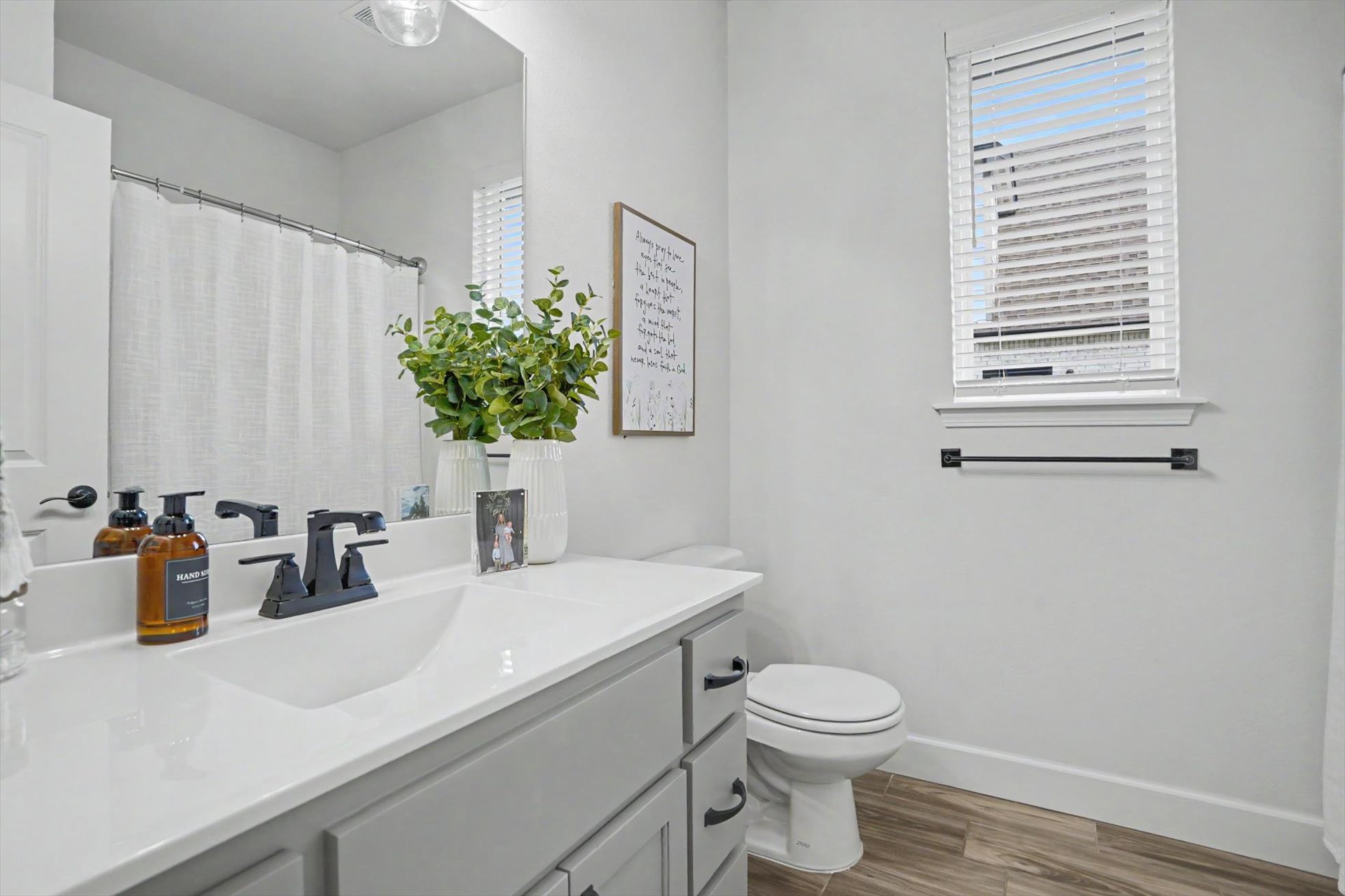 414 N 84th Place Property Photo 12