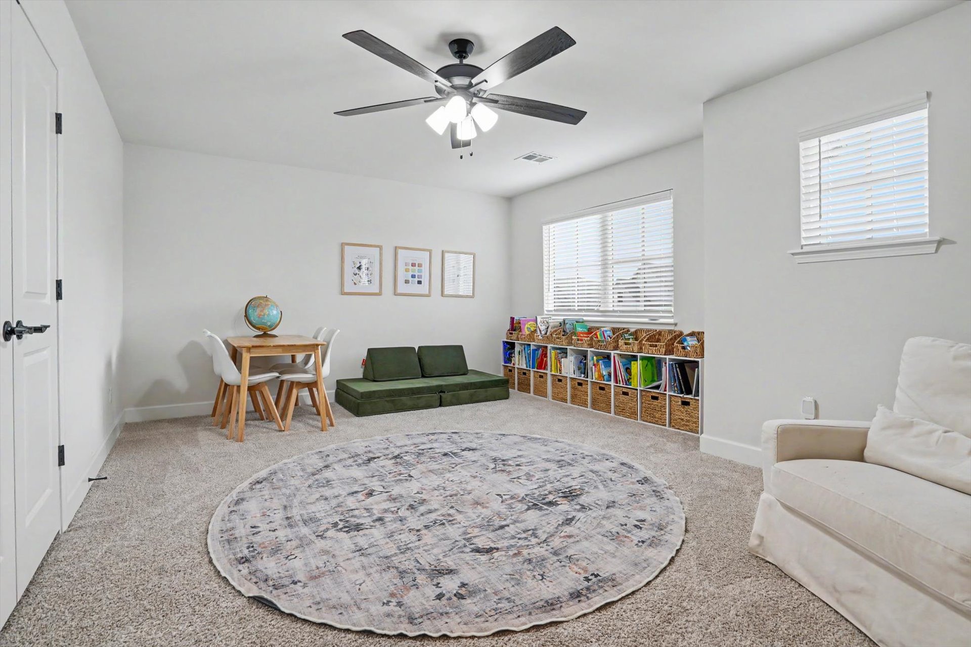 414 N 84th Place Property Photo 16