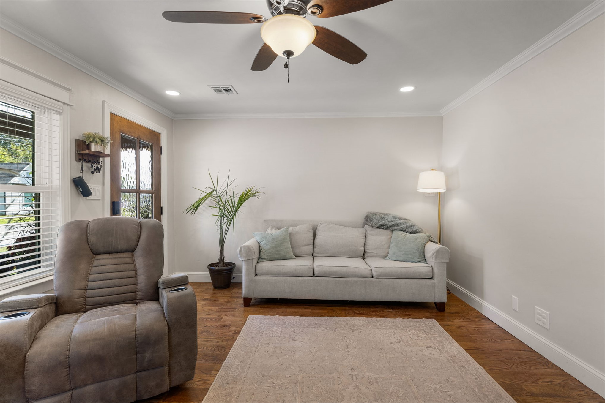 912 S Ash Avenue Property Photo 8