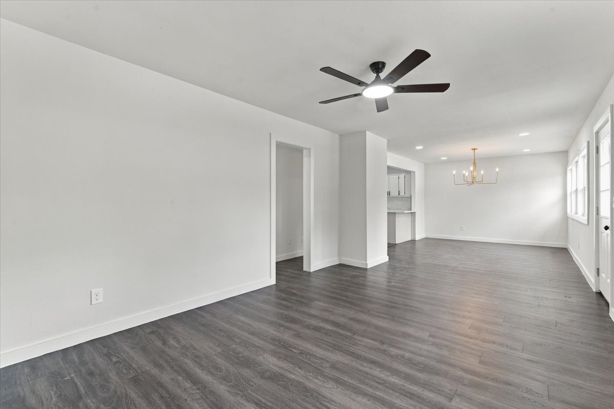 3706 W 42nd Place Property Photo 3