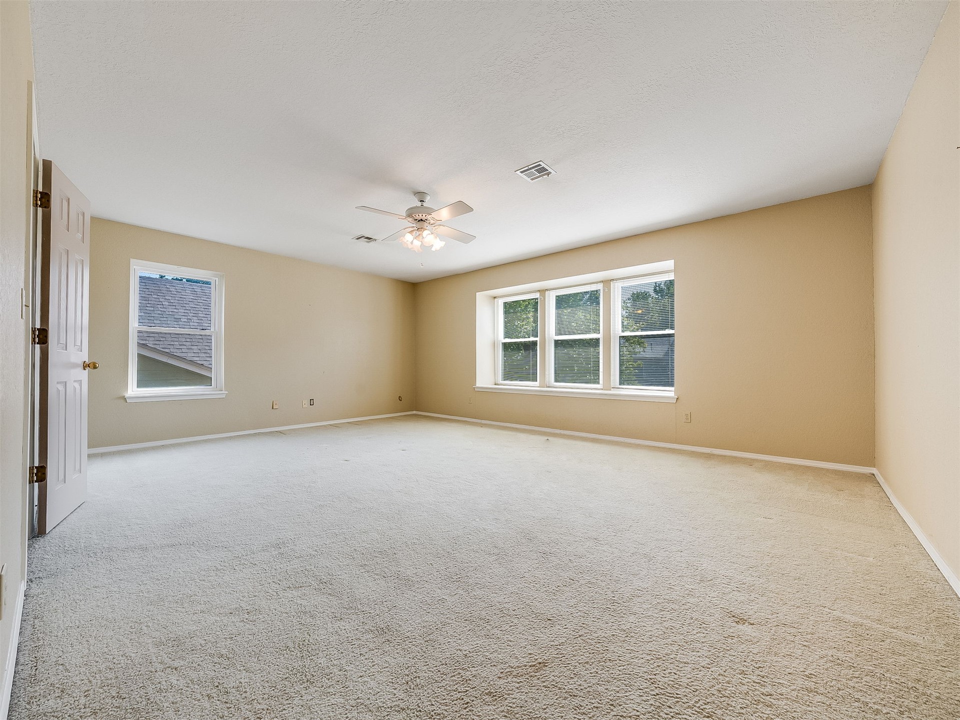 7725 S Erie Avenue Property Photo 22