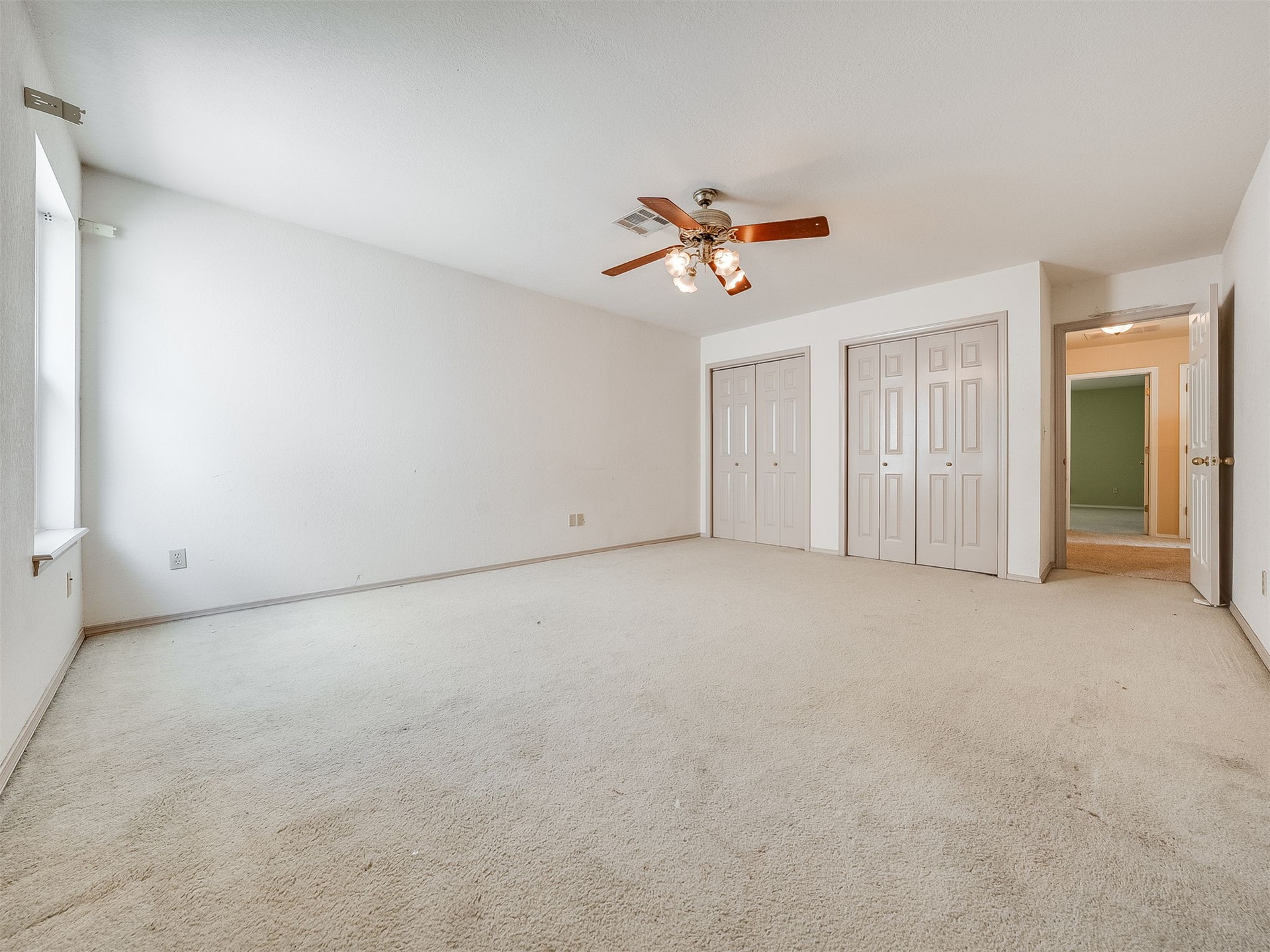 7725 S Erie Avenue Property Photo 24