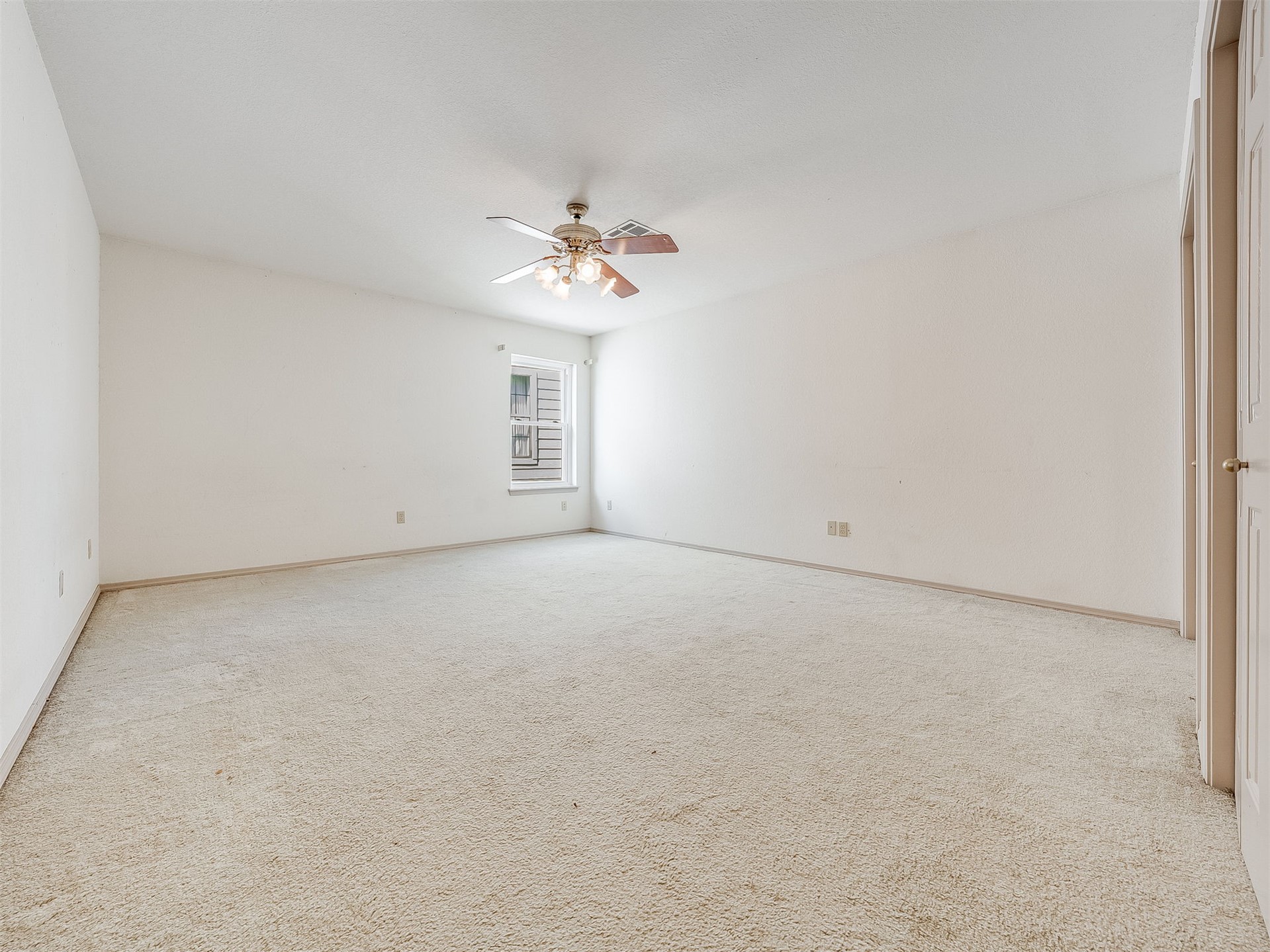 7725 S Erie Avenue Property Photo 25
