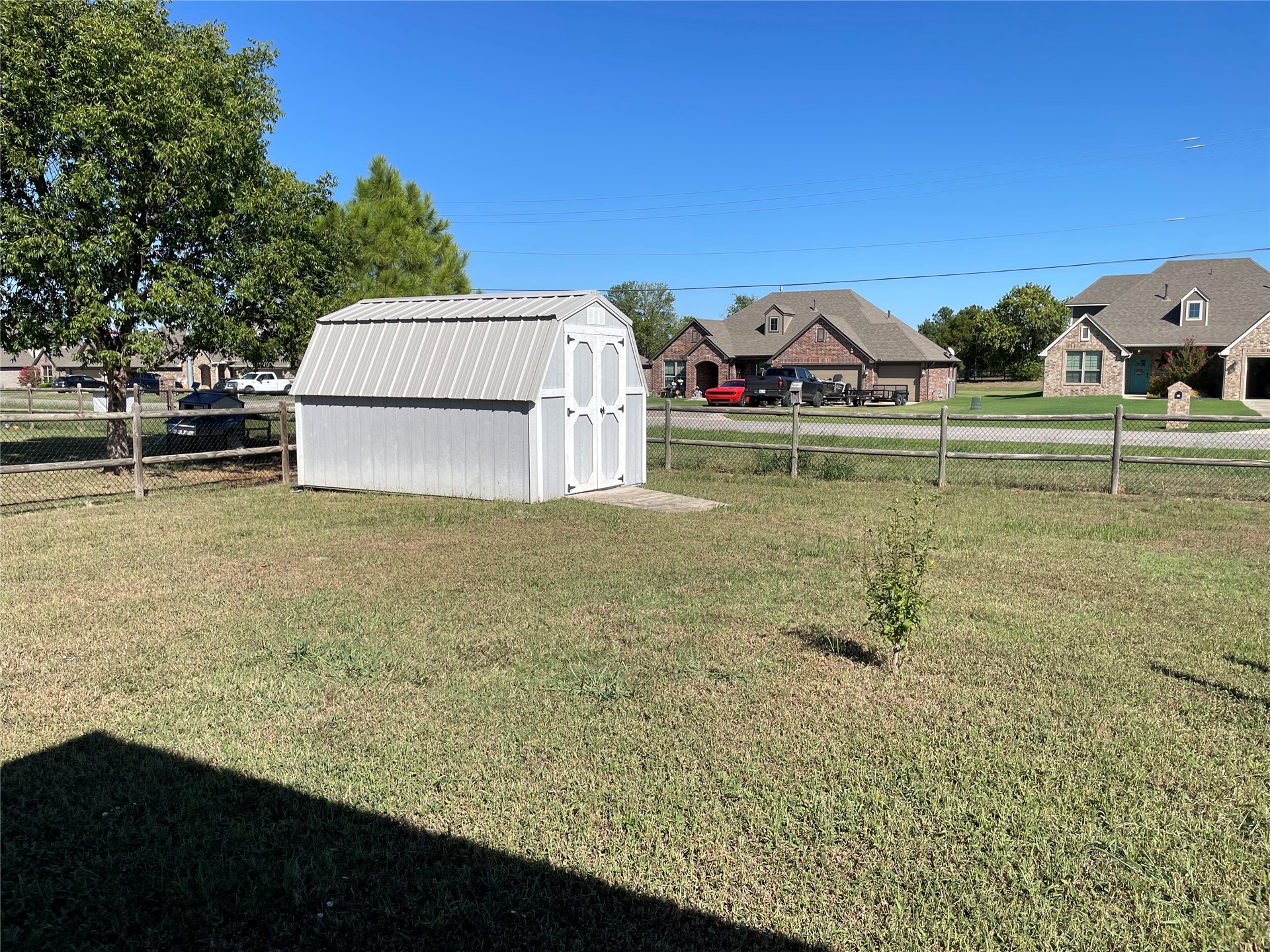 2113 S Javine Avenue Property Photo 4
