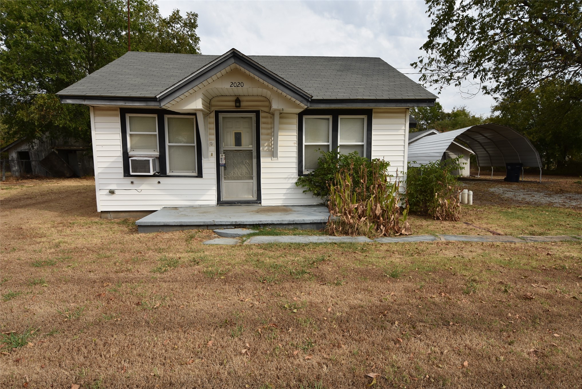 2020 N Union Avenue Property Photo 1