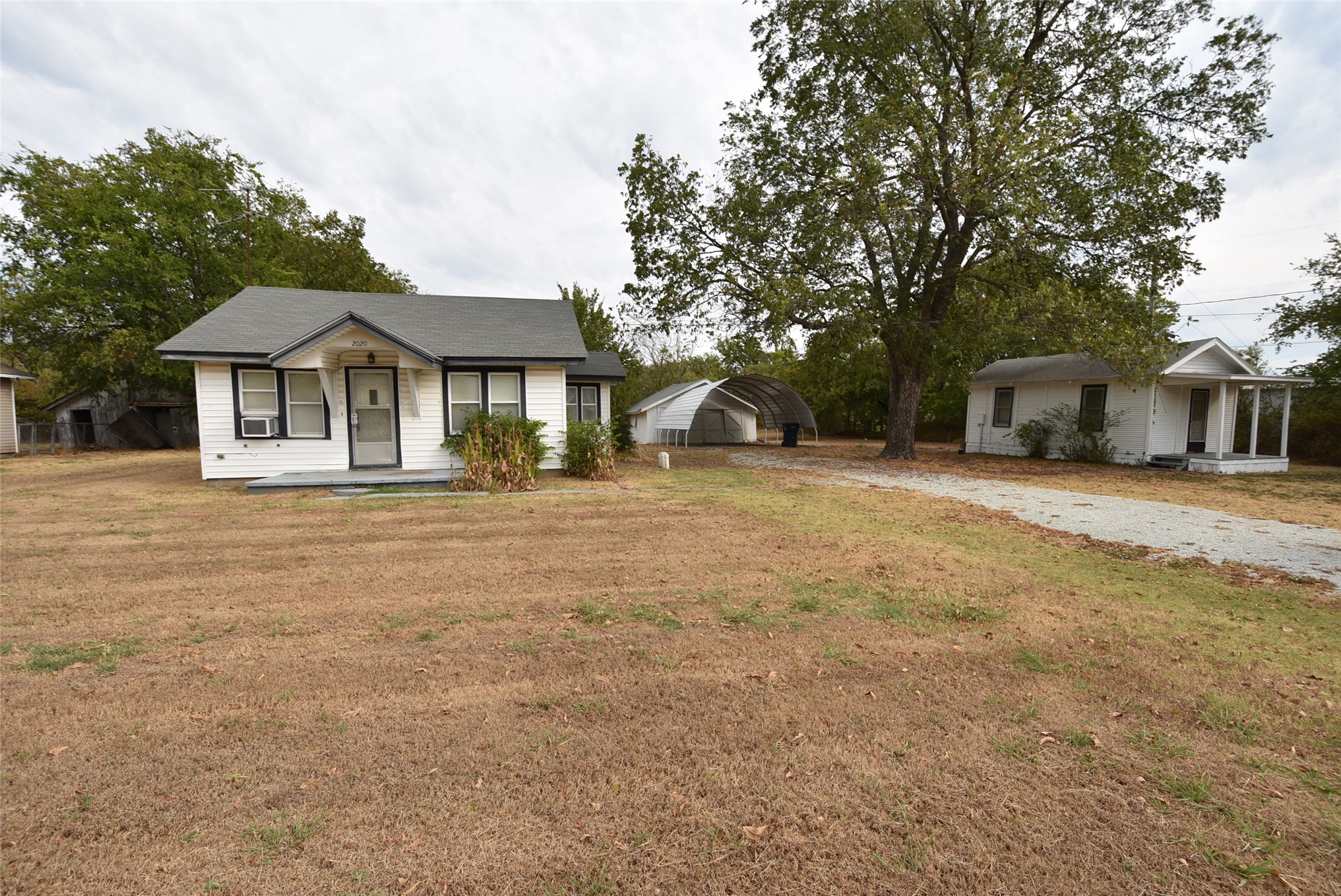 2020 N Union Avenue Property Photo 3
