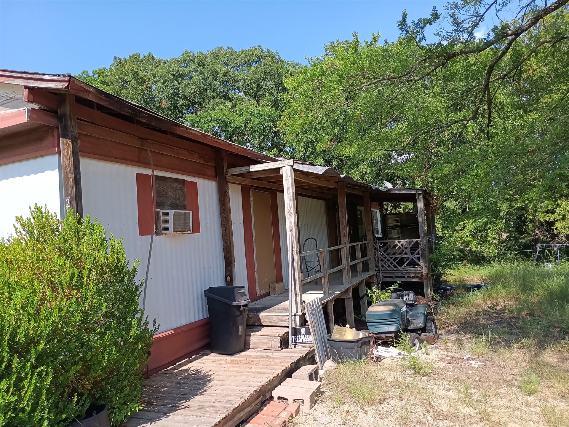 2411 Arapaho Road Property Photo 3