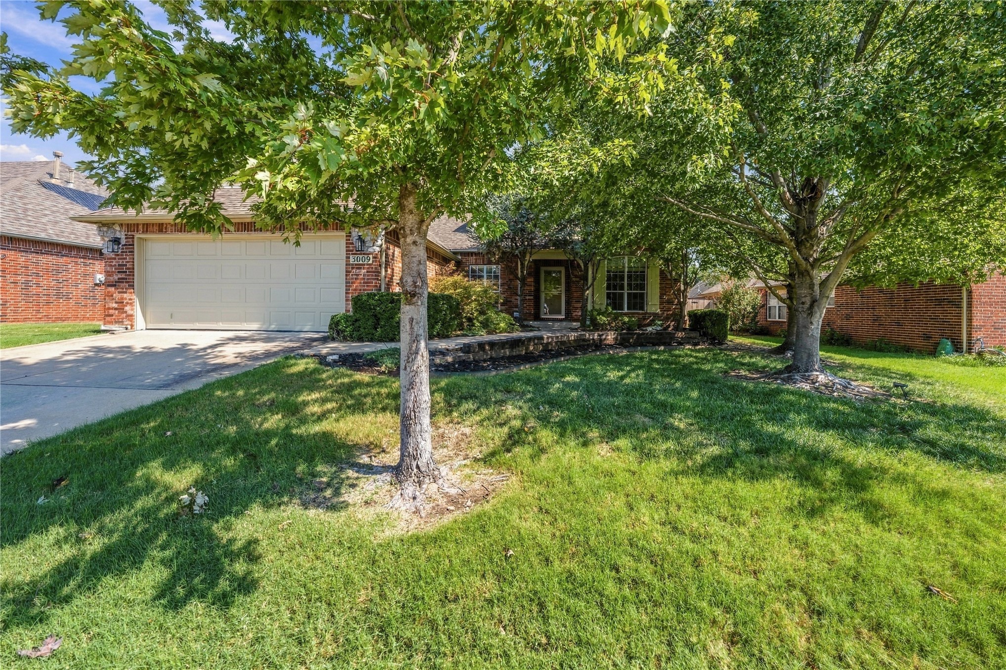 3009 N Ironwood Avenue Property Photo 1