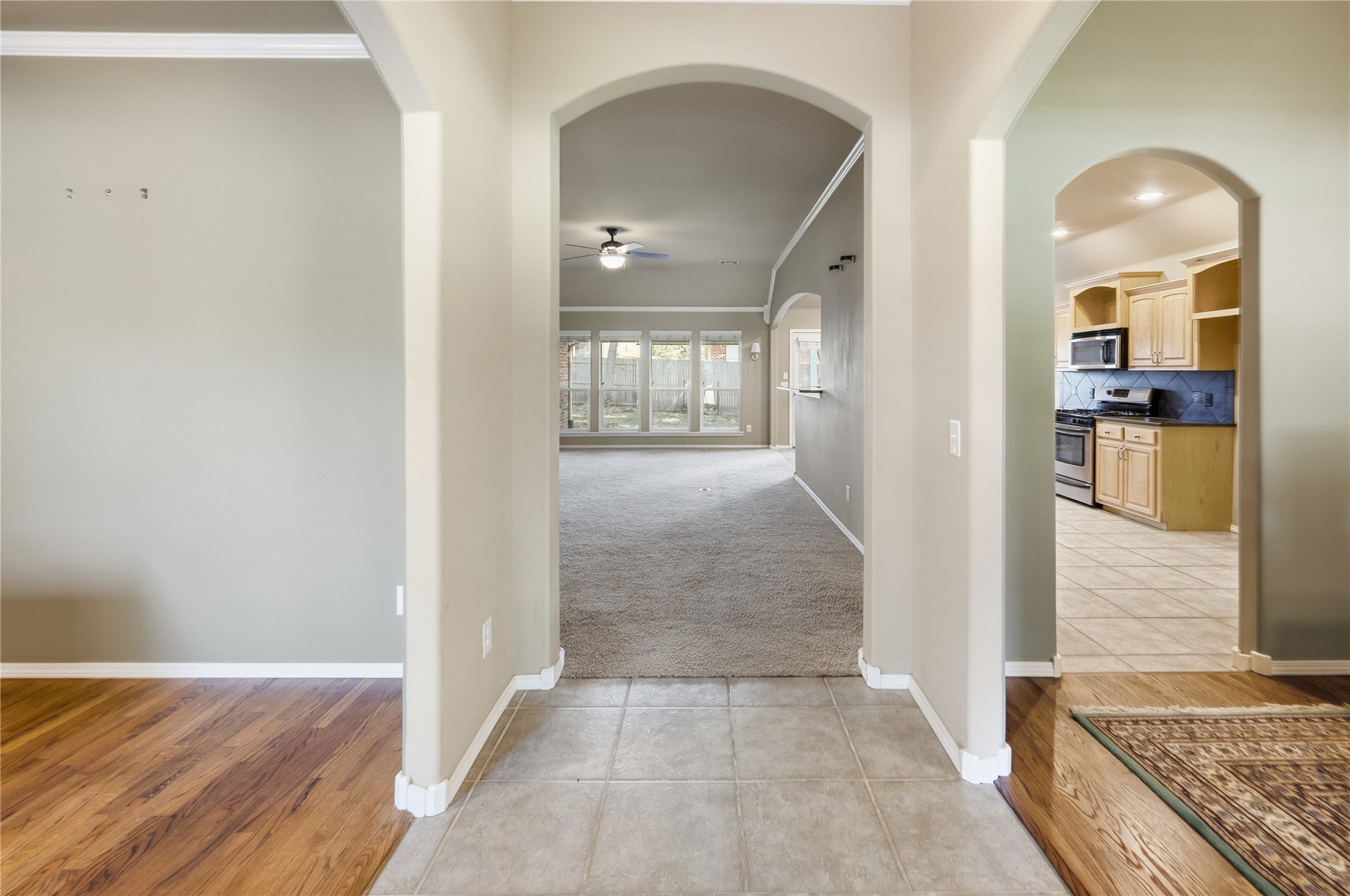 3009 N Ironwood Avenue Property Photo 4