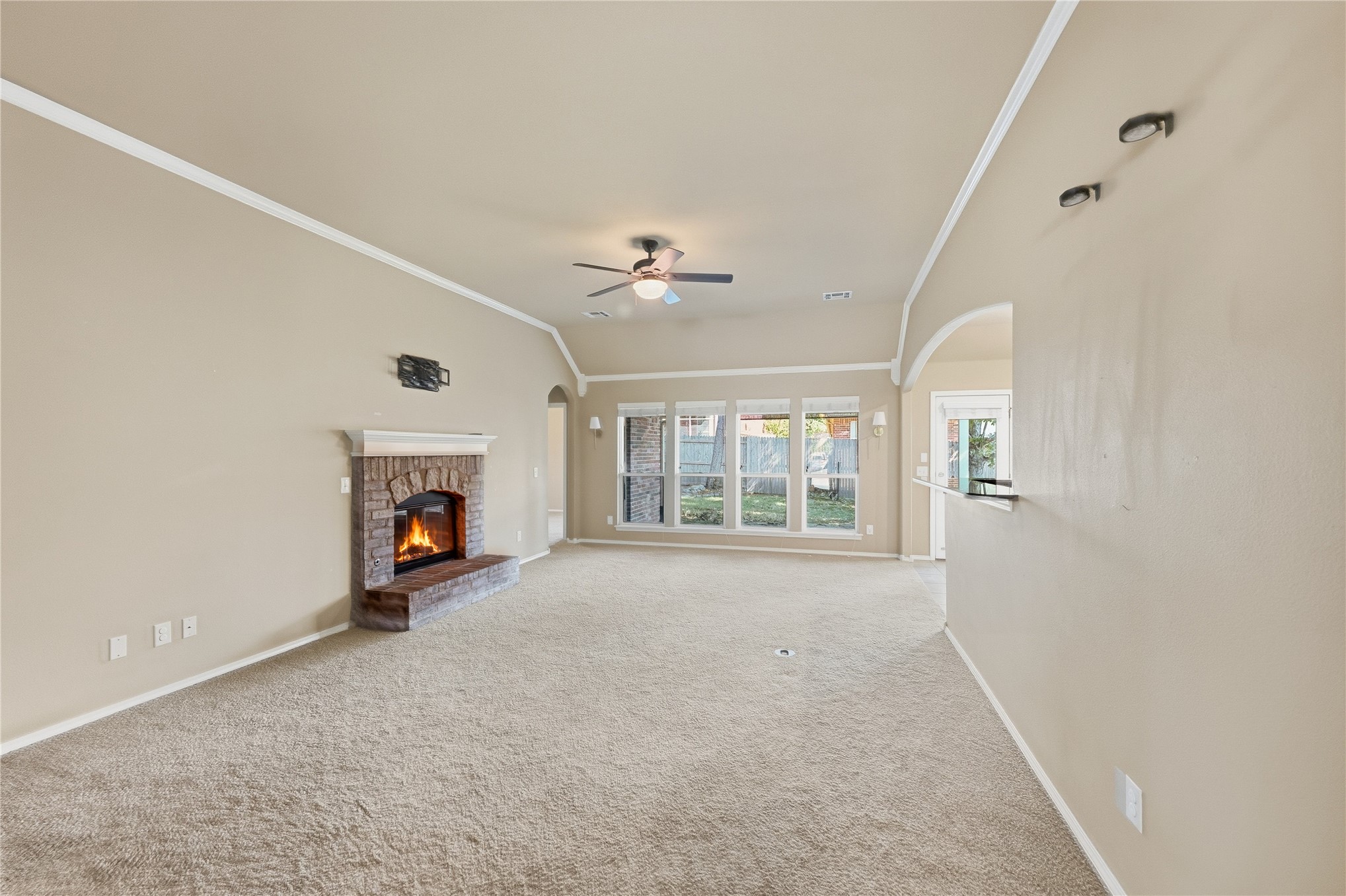 3009 N Ironwood Avenue Property Photo 7