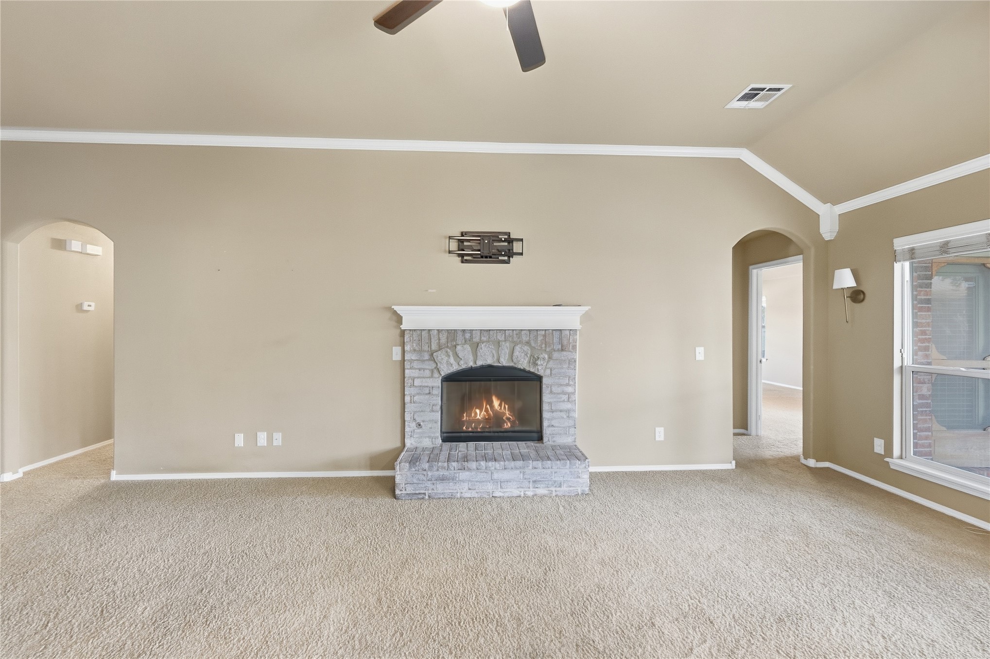 3009 N Ironwood Avenue Property Photo 8