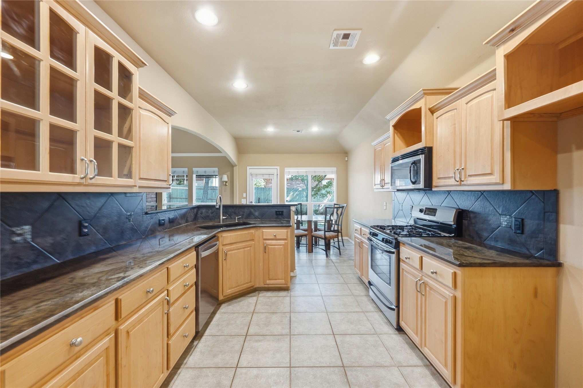 3009 N Ironwood Avenue Property Photo 12