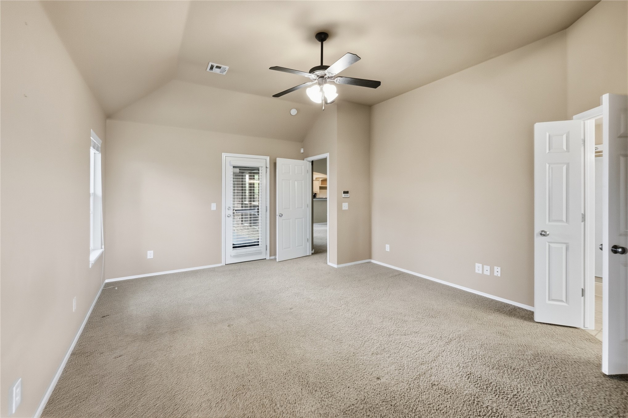 3009 N Ironwood Avenue Property Photo 18