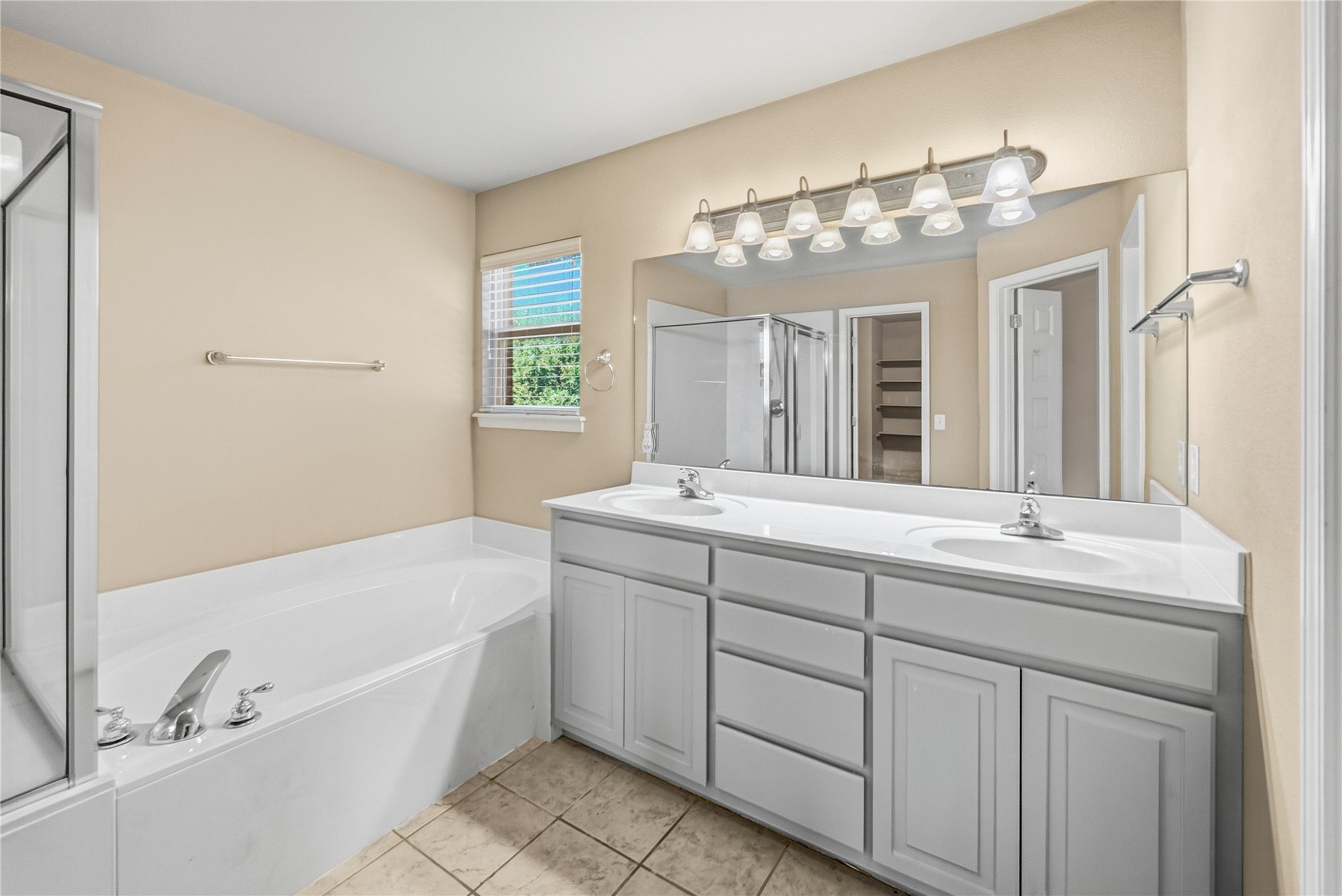 3009 N Ironwood Avenue Property Photo 19