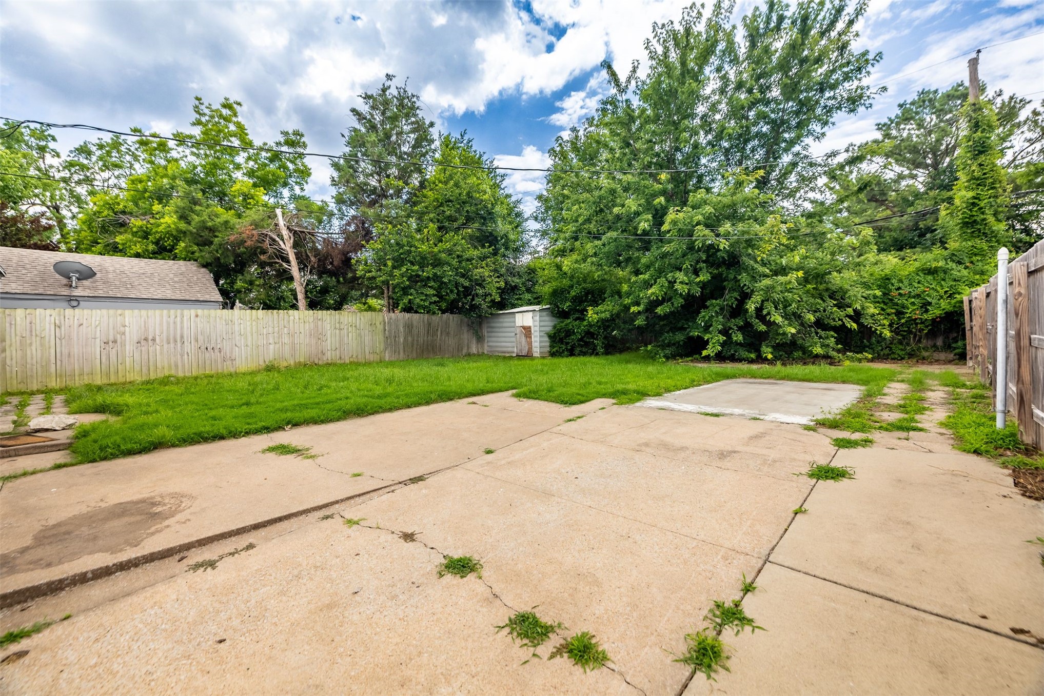 1332 S Knoxville Avenue Property Photo 14