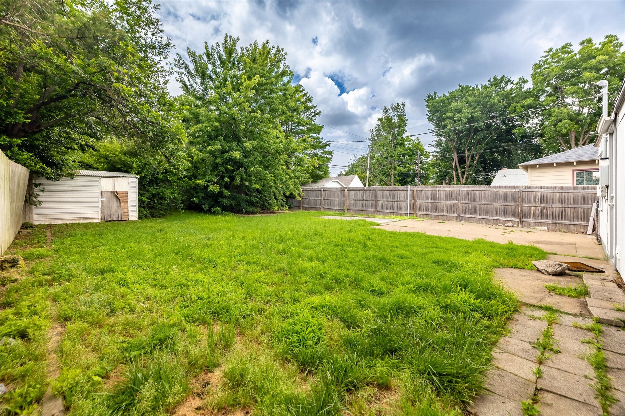 1332 S Knoxville Avenue Property Photo 15