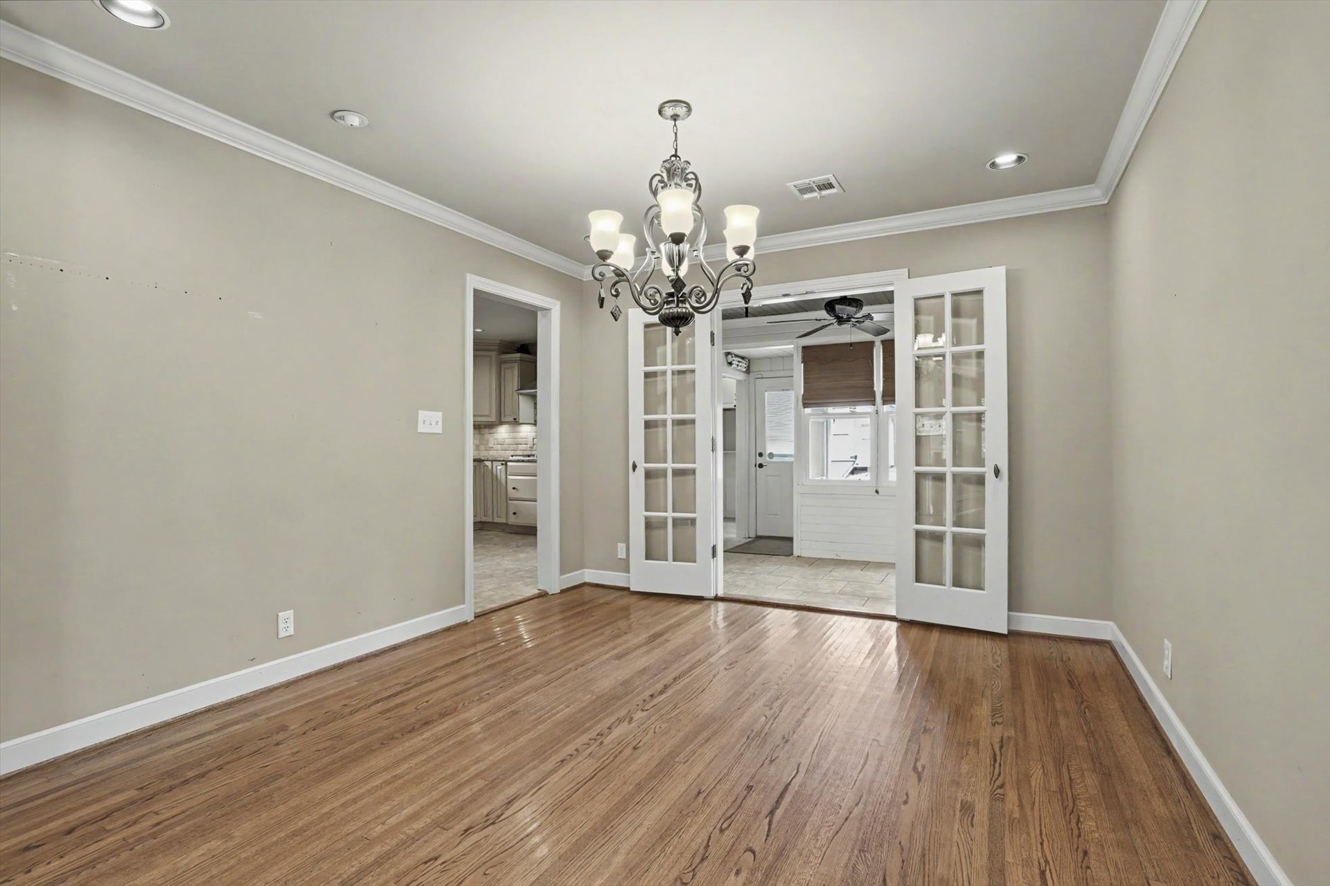 1821 Columbia Avenue Property Photo 4