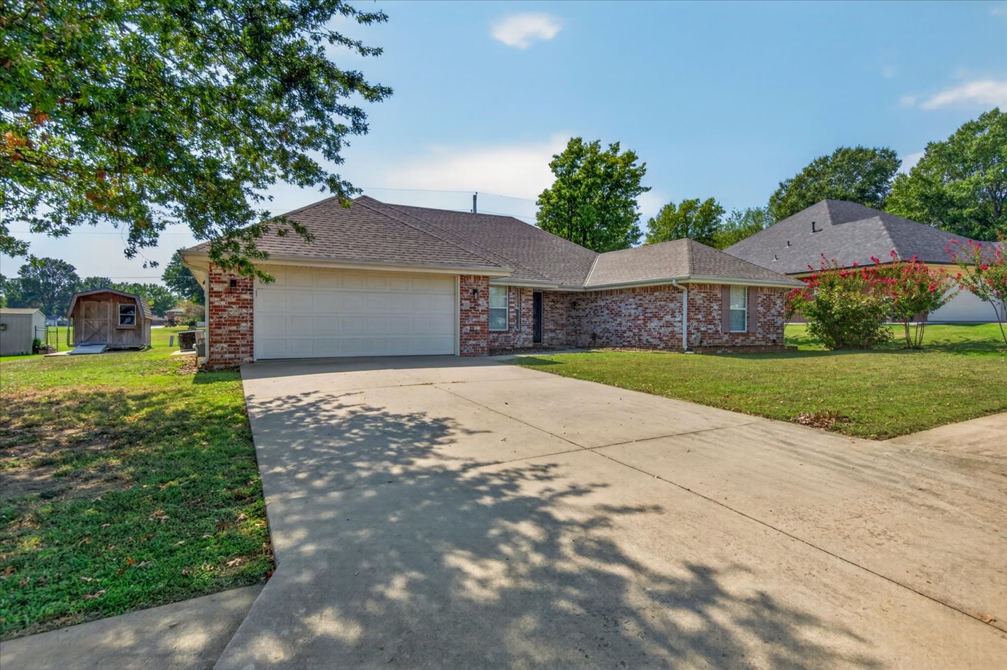 5613 Woodland Property Photo 2