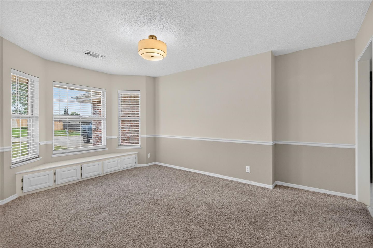 5613 Woodland Property Photo 10