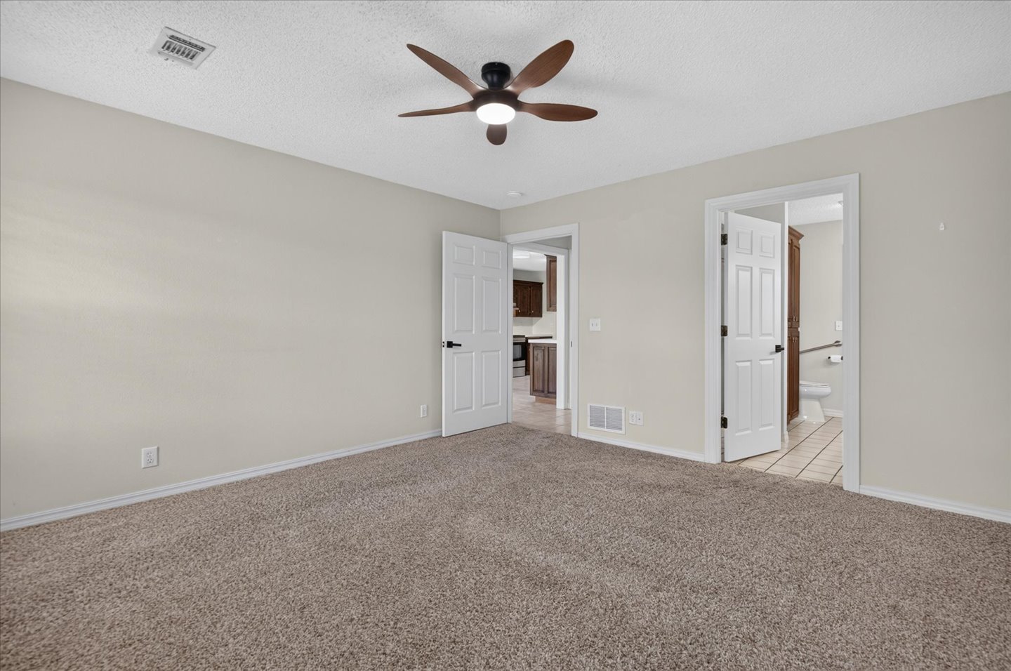 5613 Woodland Property Photo 18