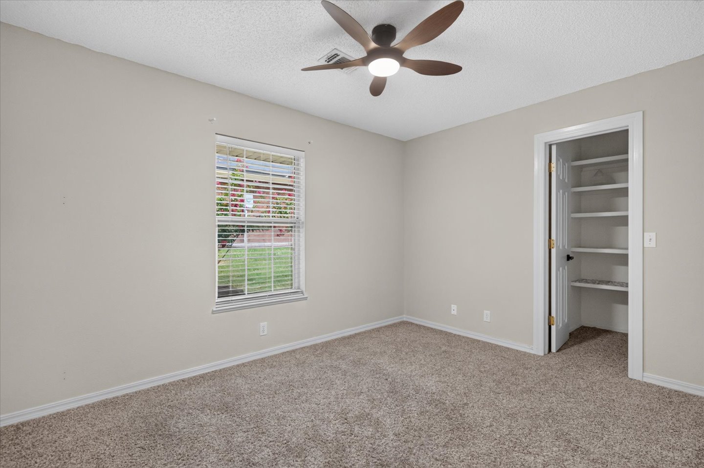 5613 Woodland Property Photo 23