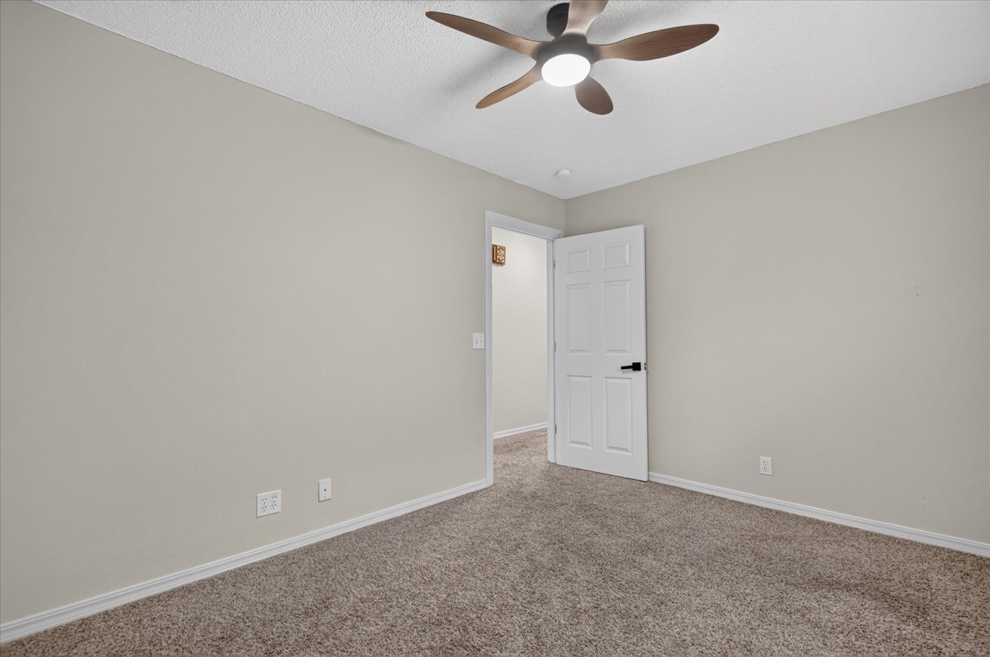 5613 Woodland Property Photo 24
