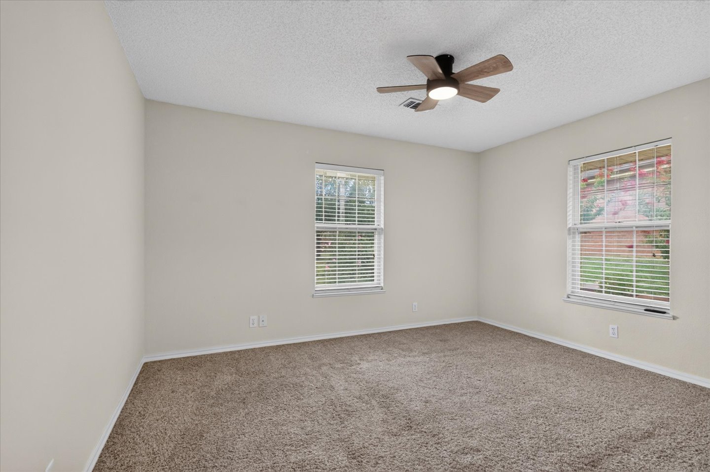 5613 Woodland Property Photo 26