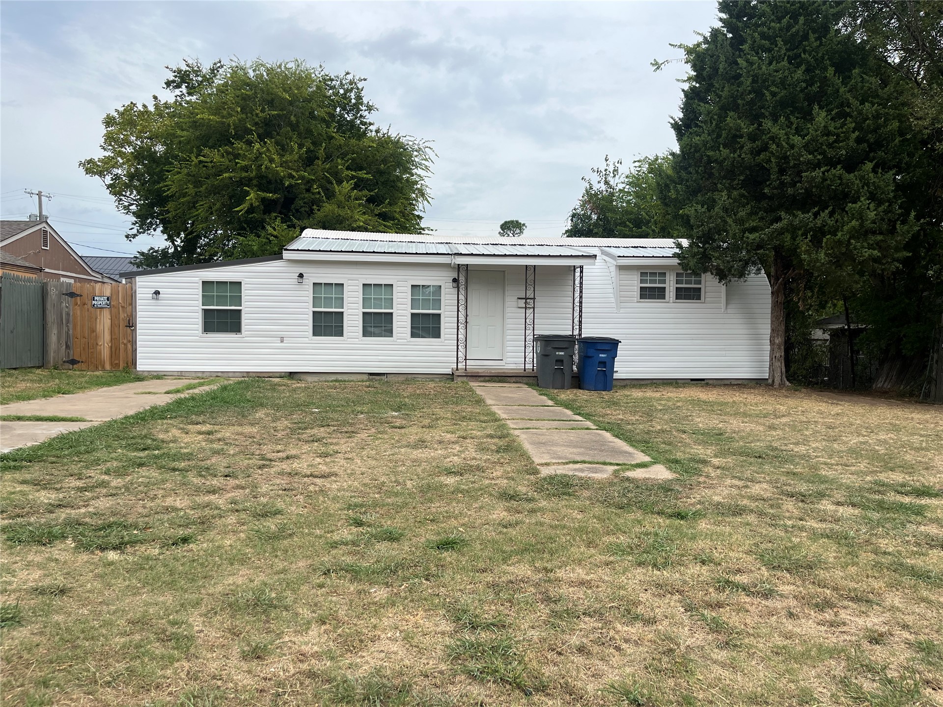 6719 E Oklahoma Place Property Photo 1