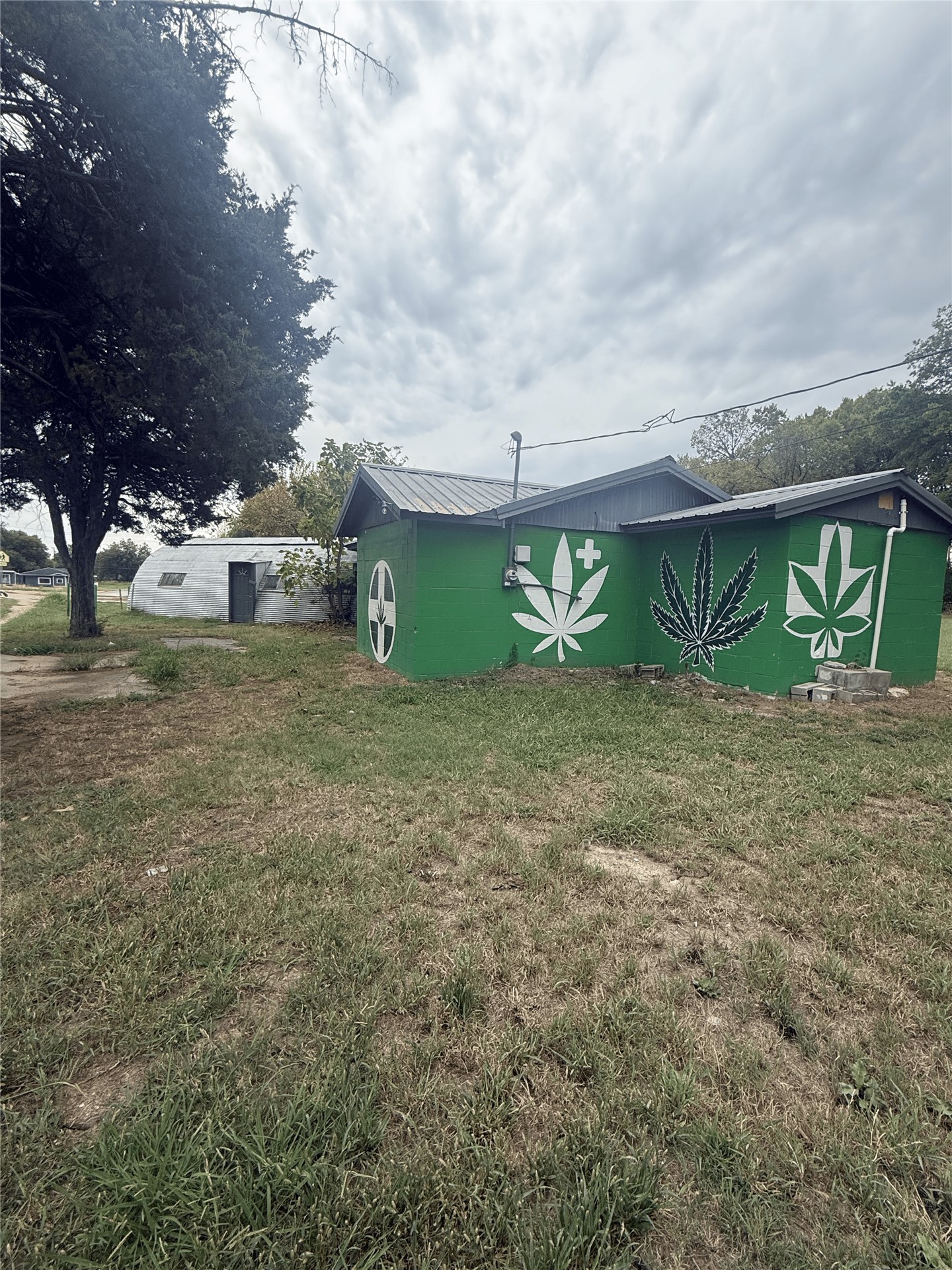 1001 N Wood Drive Property Photo 1