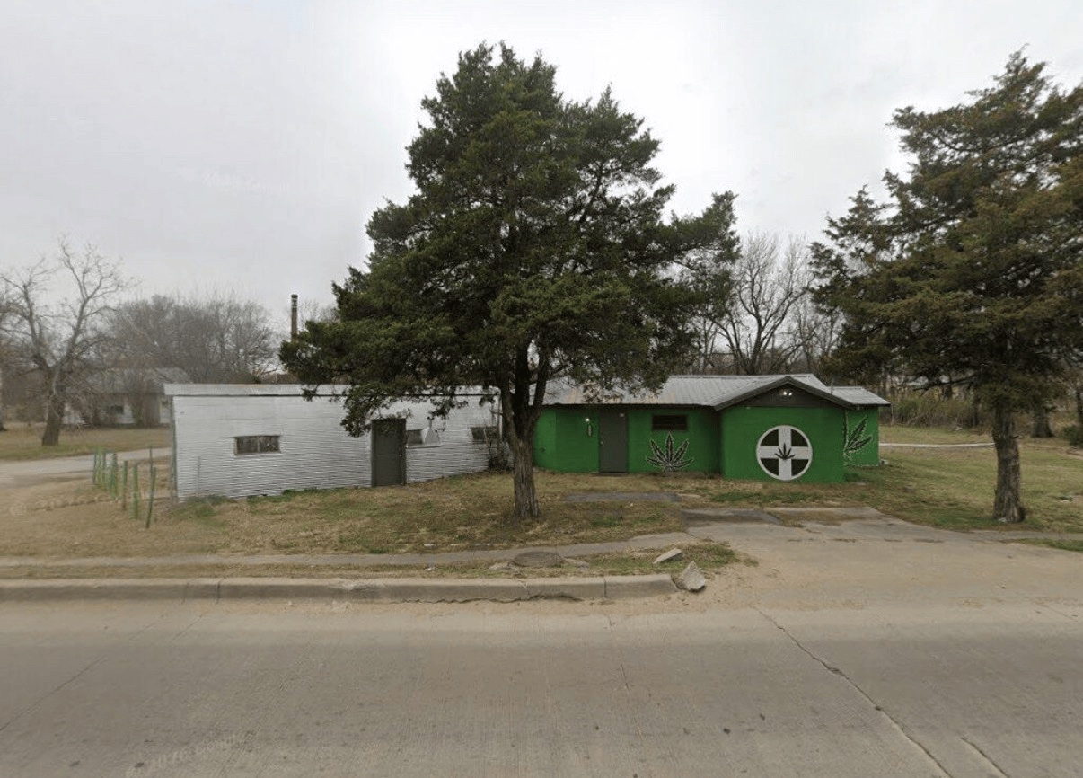 1001 N Wood Drive Property Photo 3