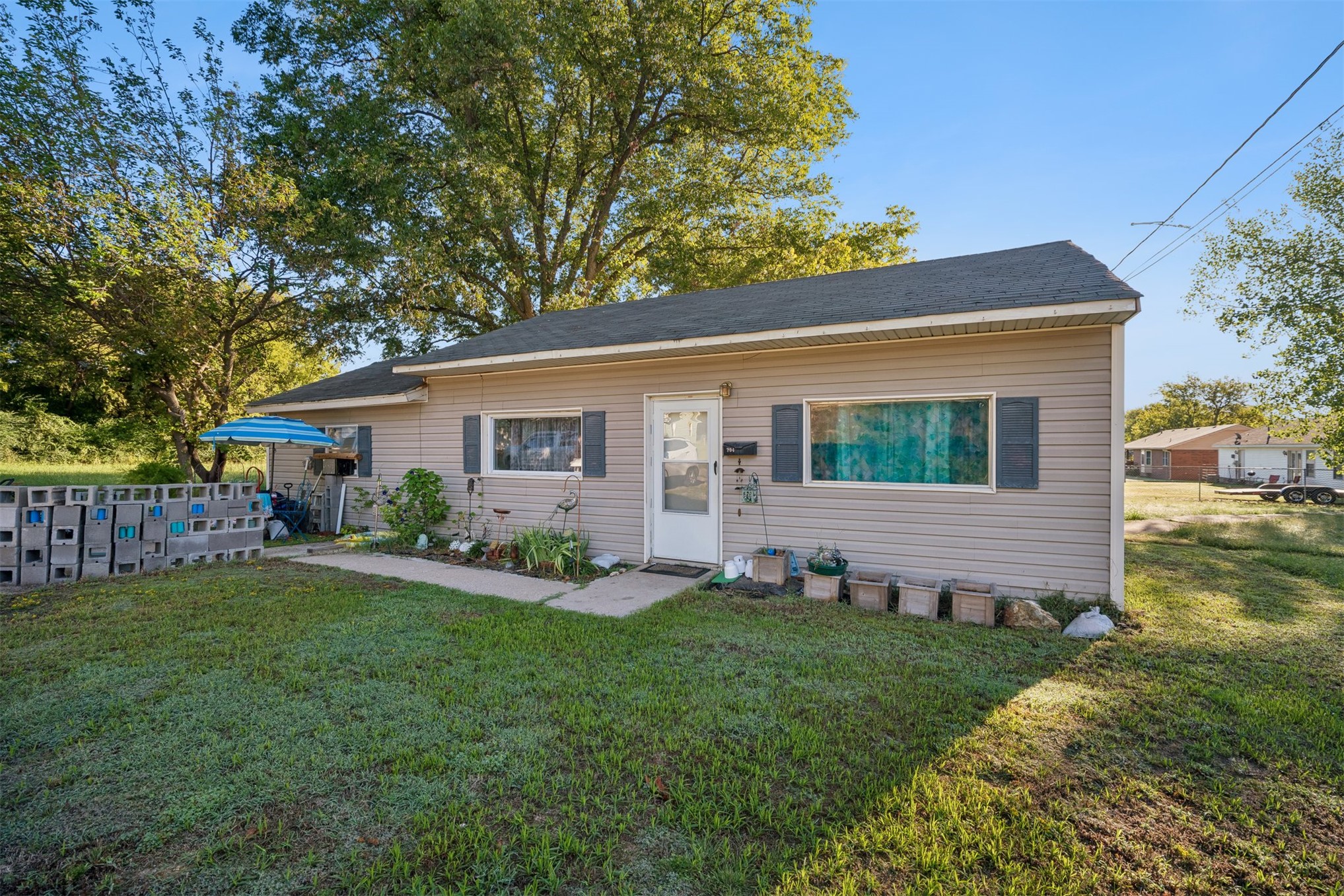 704 N Gertrude Avenue Property Photo 1