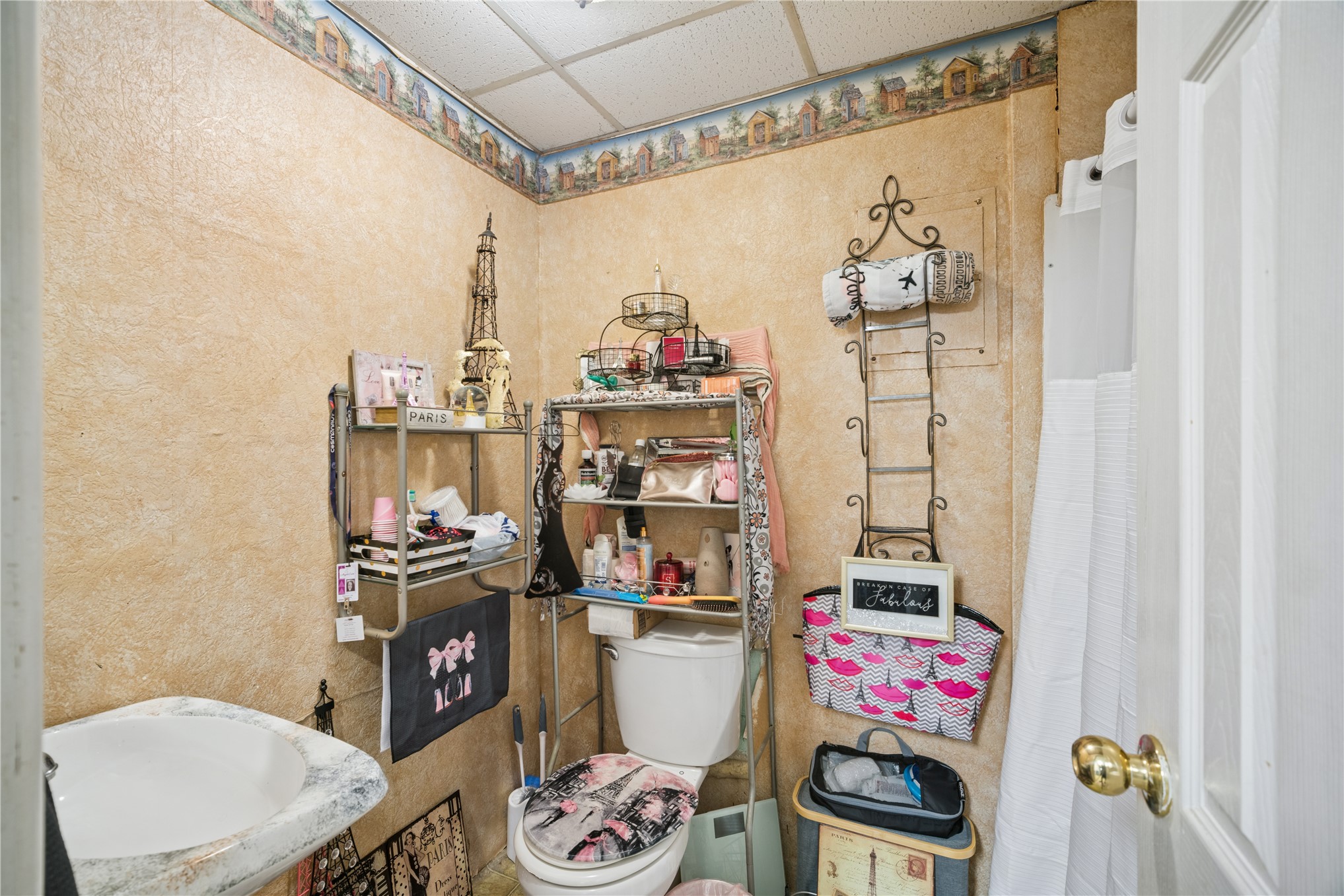 704 N Gertrude Avenue Property Photo 11