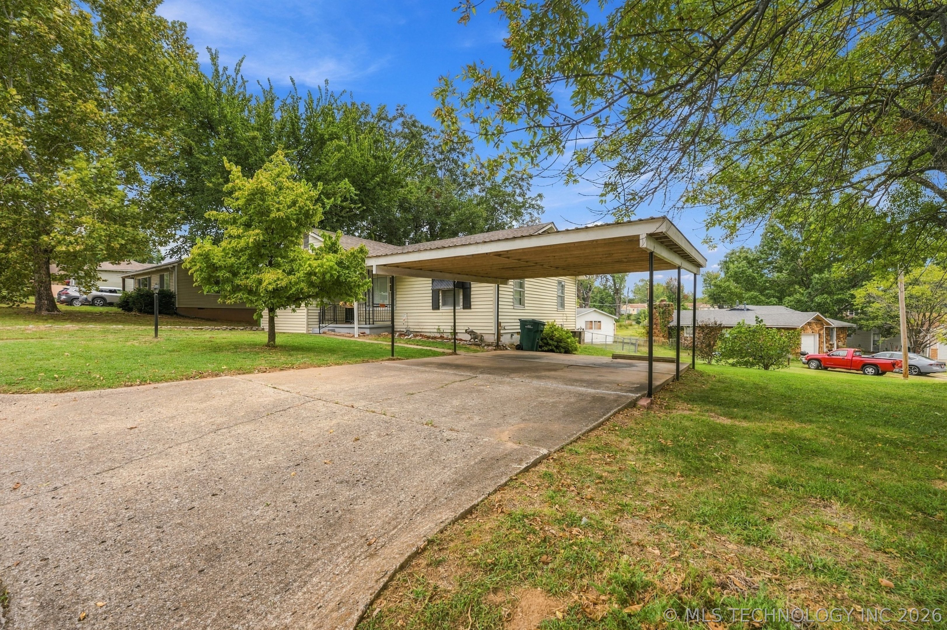 1117 Pin Oak Court Property Photo 4
