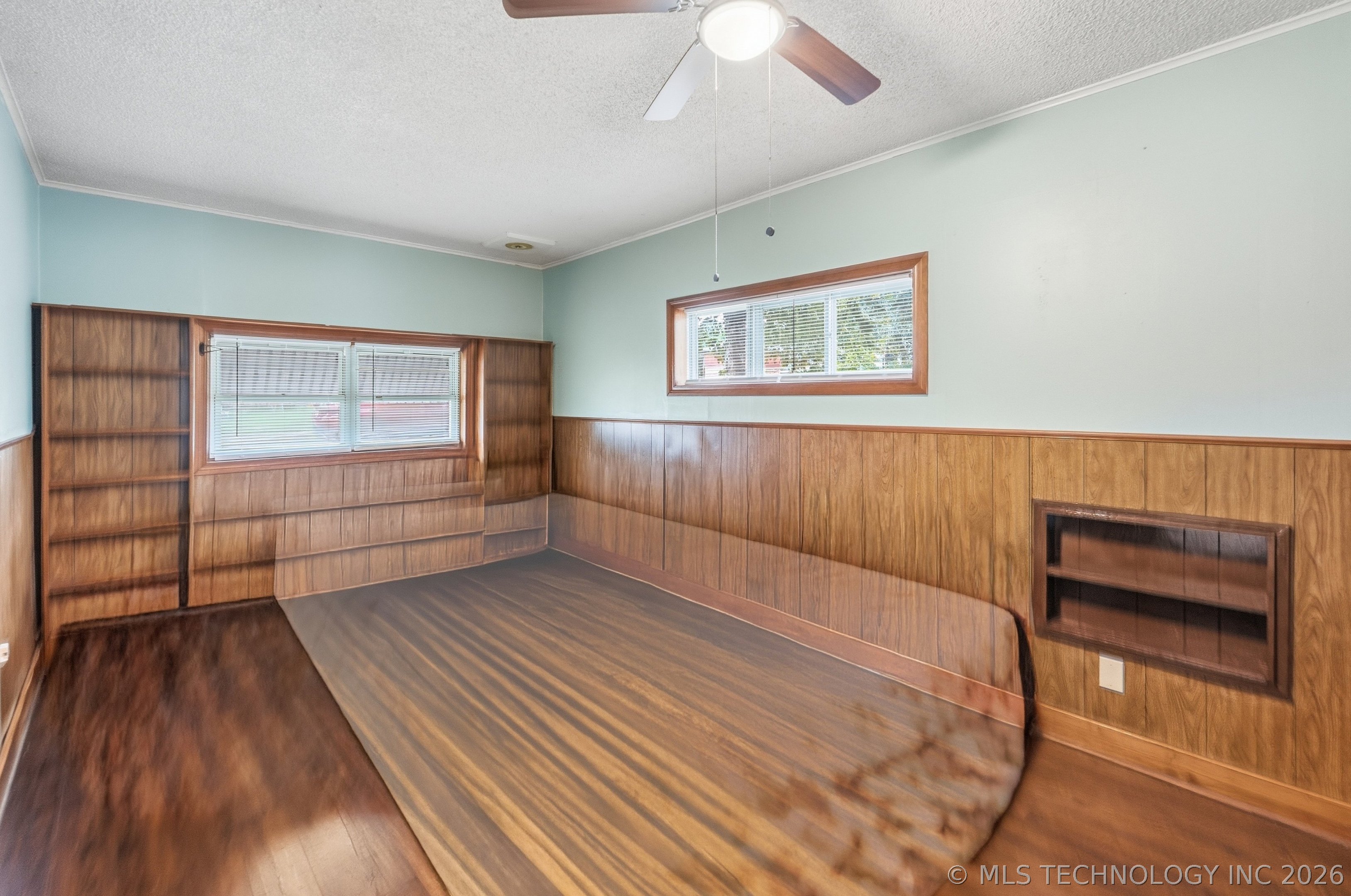 1117 Pin Oak Court Property Photo 9