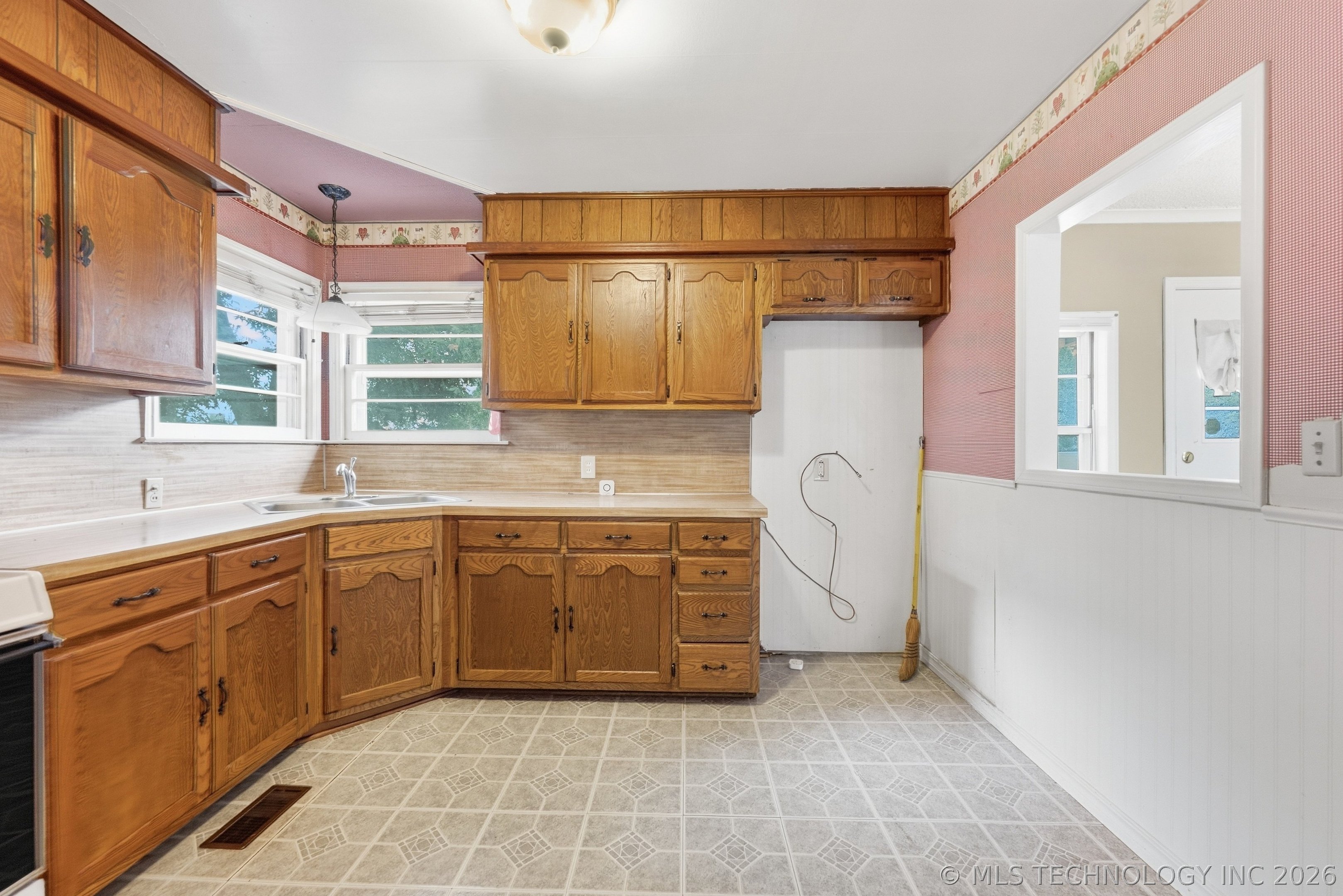 1117 Pin Oak Court Property Photo 12