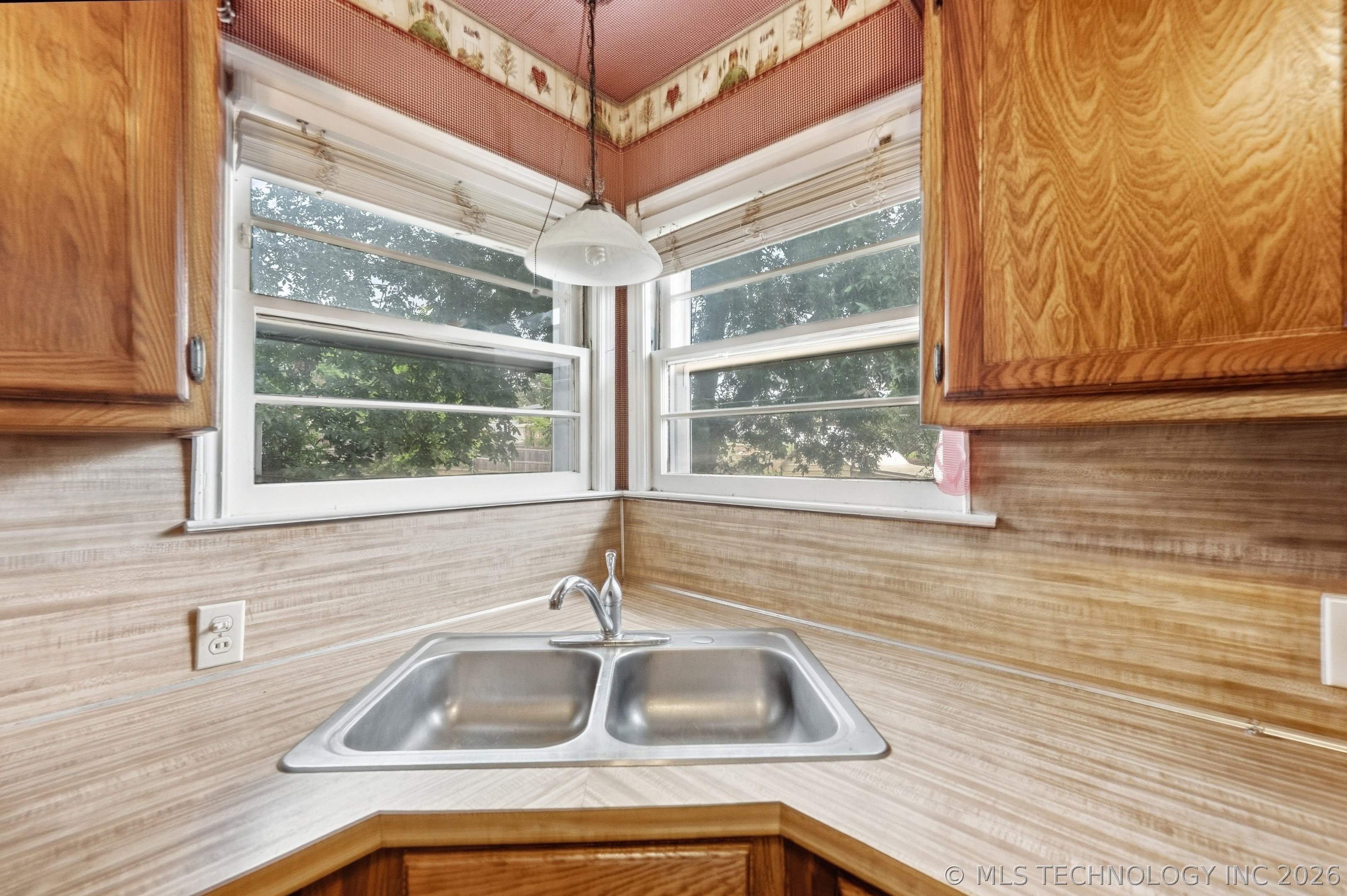 1117 Pin Oak Court Property Photo 13