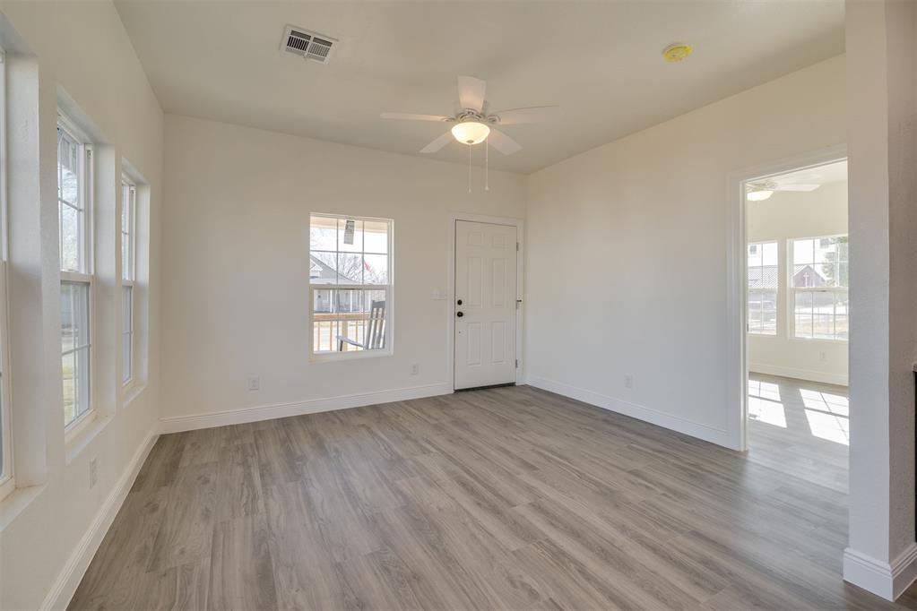 502 N Broadway Street Property Photo 11