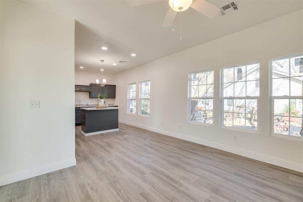 502 N Broadway Street Property Photo 15