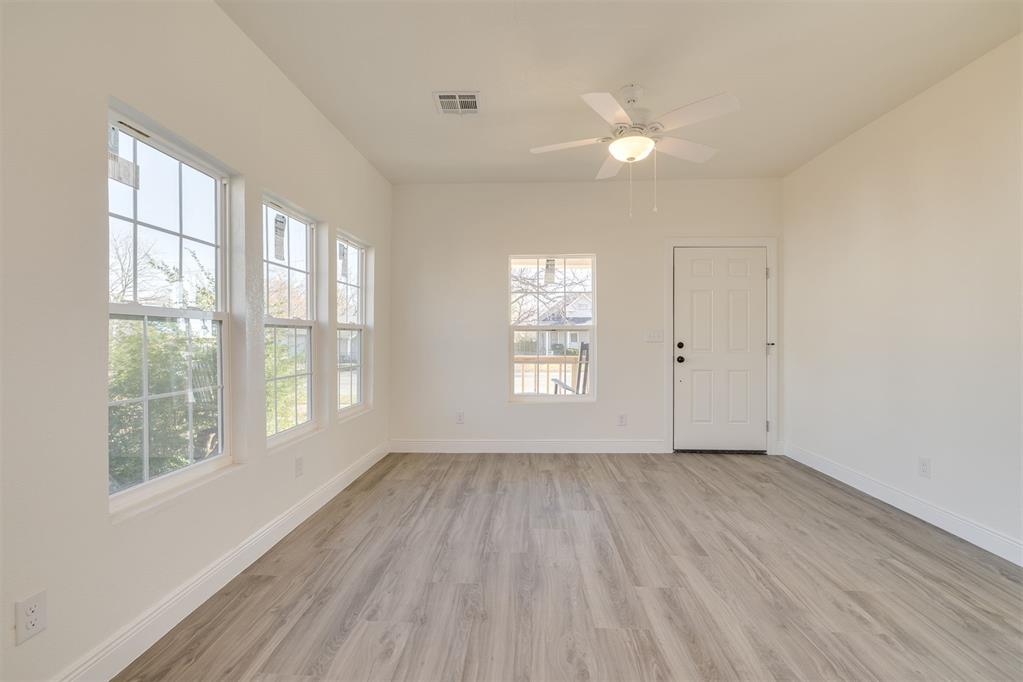 502 N Broadway Street Property Photo 17