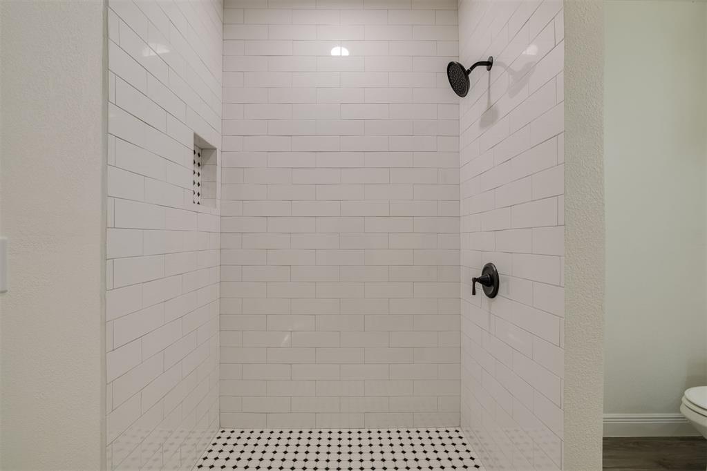 502 N Broadway Street Property Photo 22