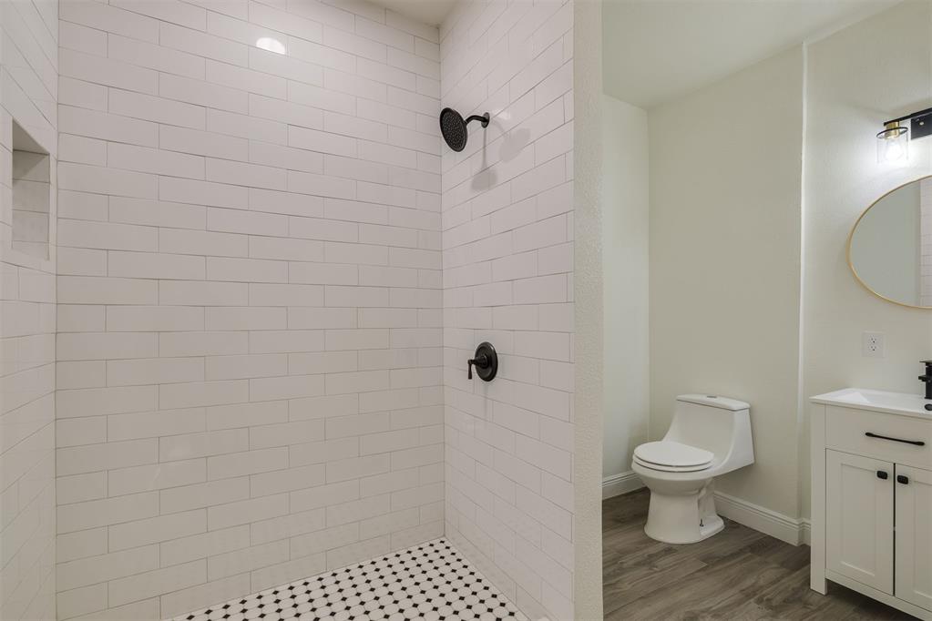 502 N Broadway Street Property Photo 23