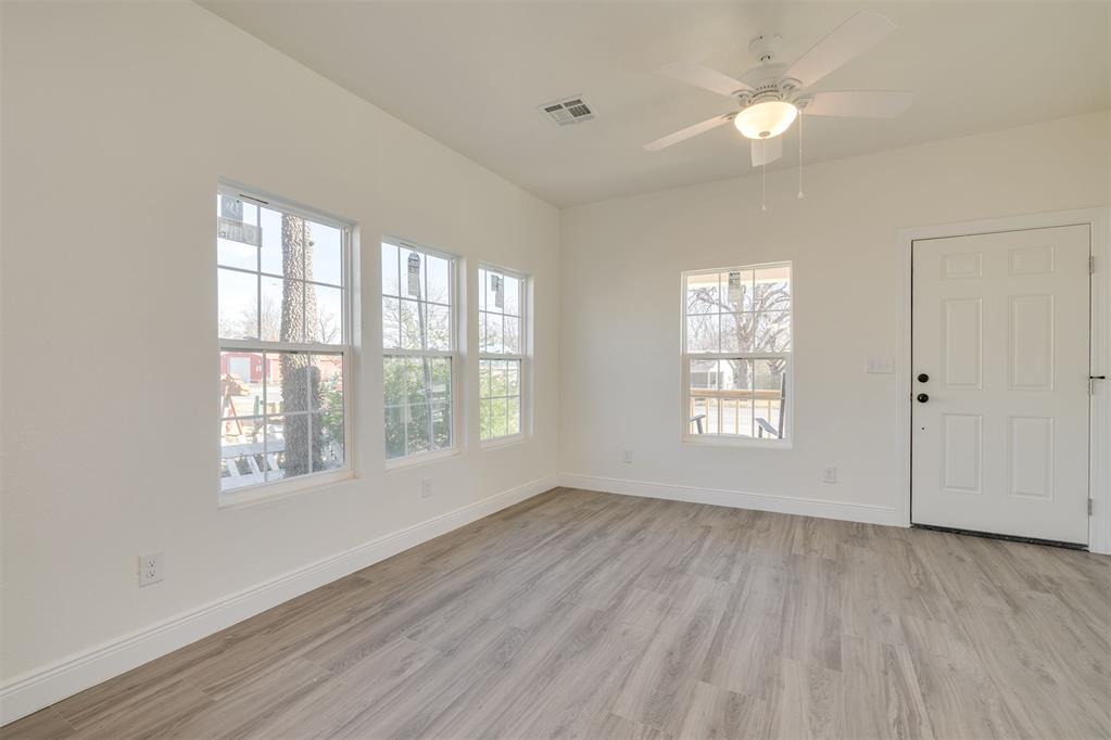 502 N Broadway Street Property Photo 24