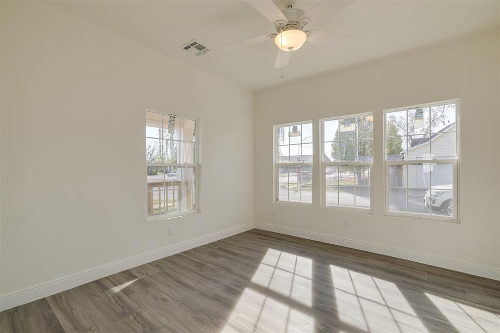 502 N Broadway Street Property Photo 25