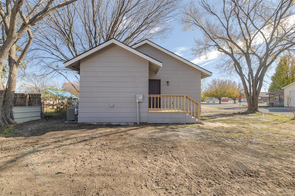 502 N Broadway Street Property Photo 46